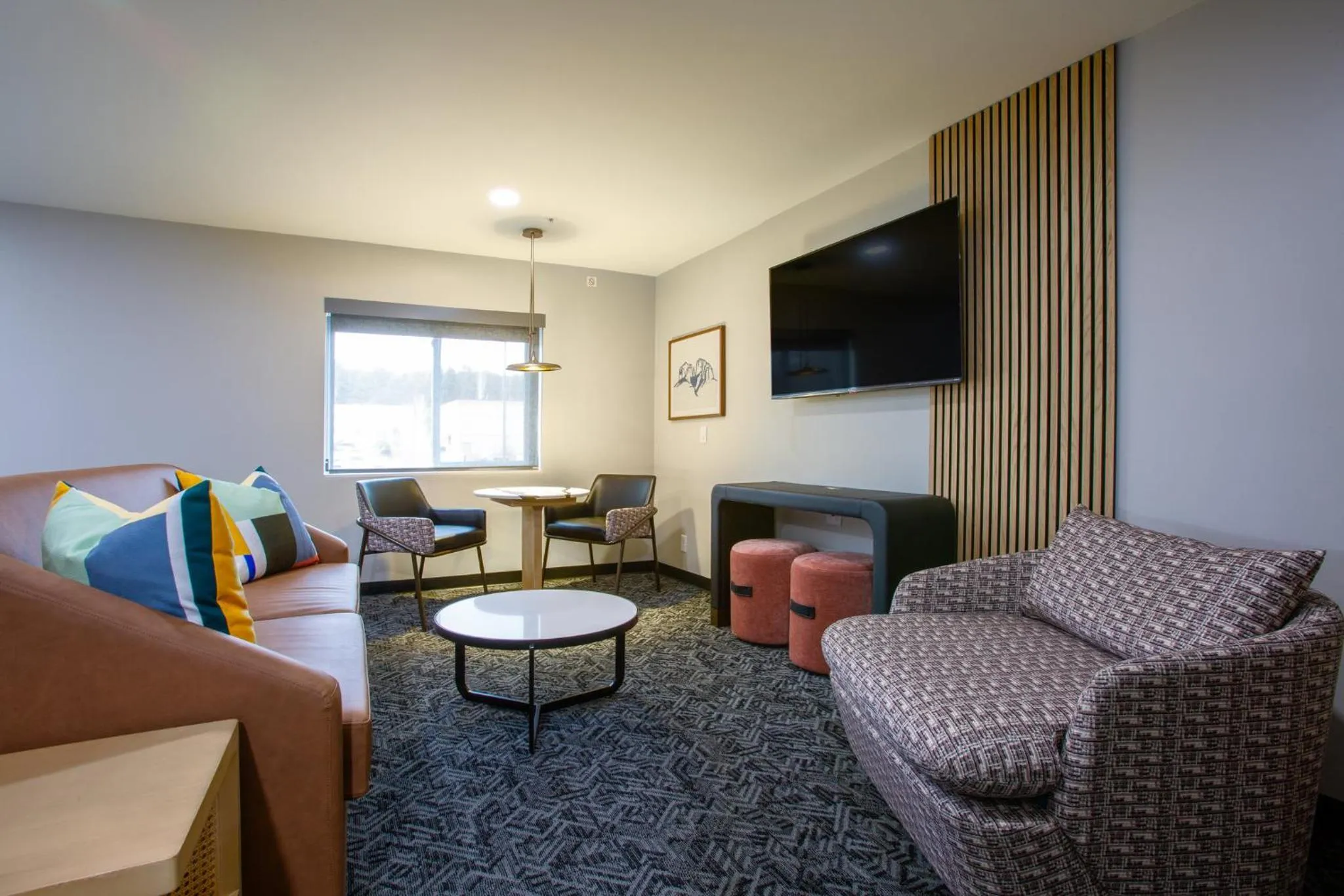 Photo of the whole room in voco Flagstaff by IHG