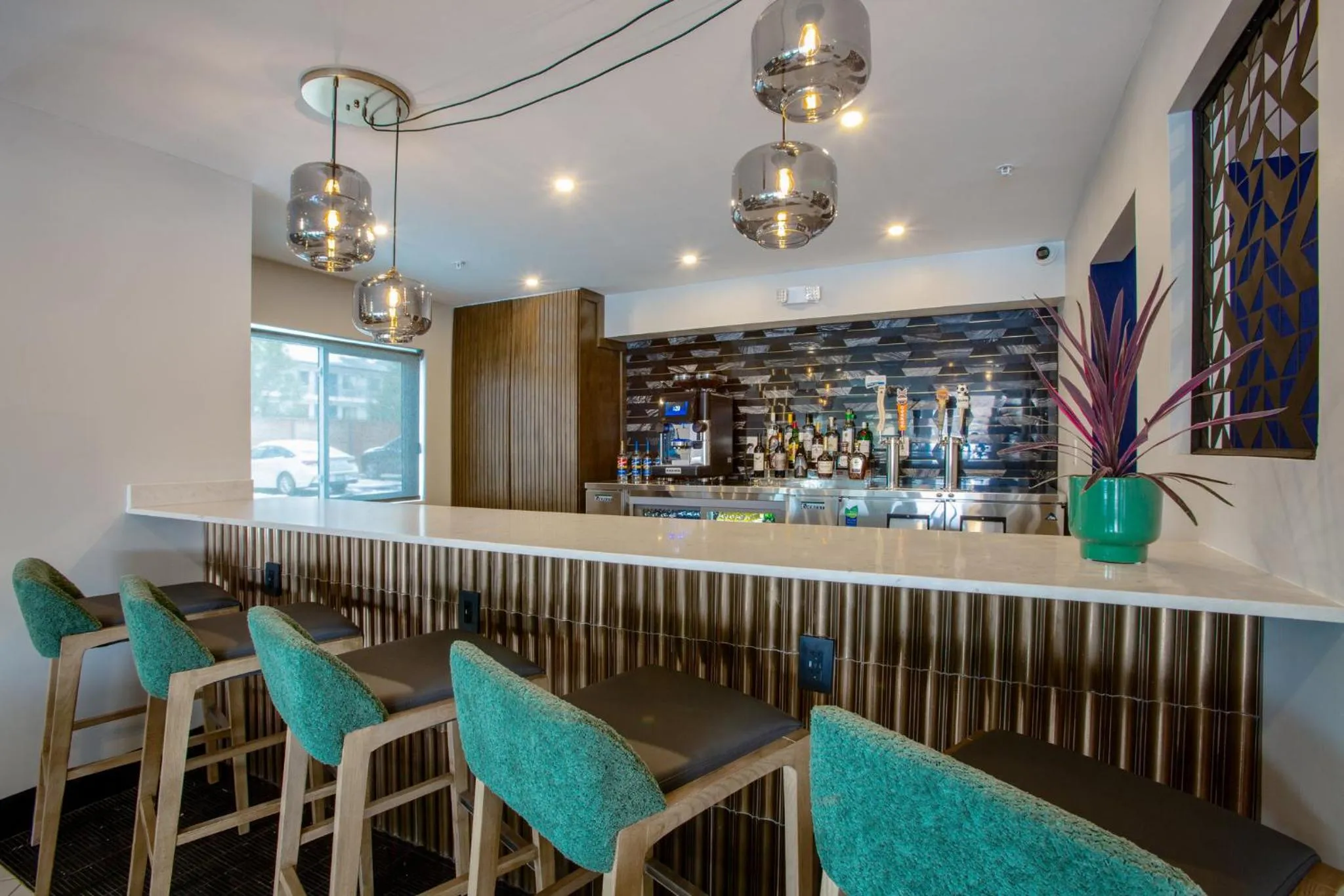 Lounge or bar in voco Flagstaff by IHG