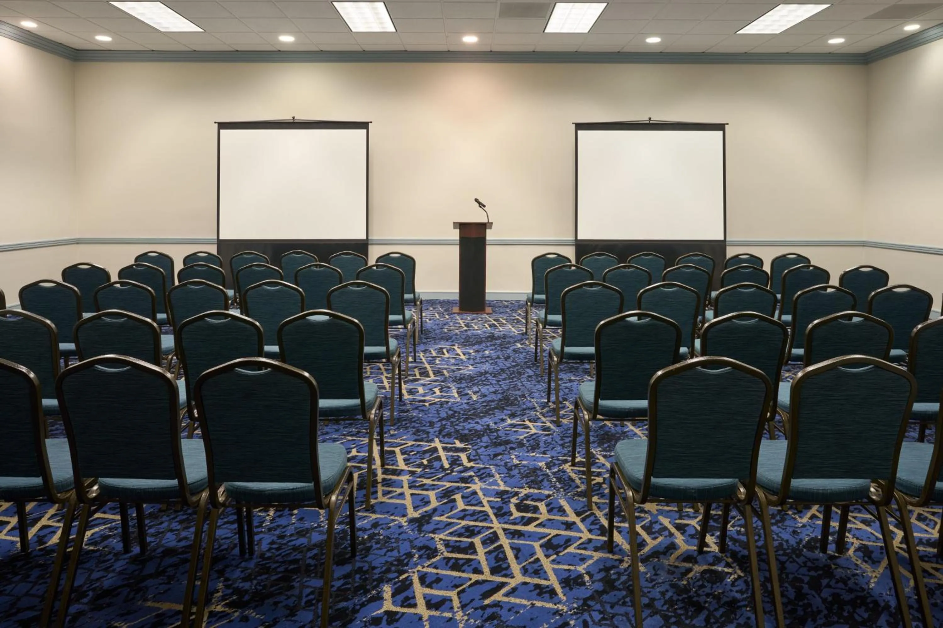 Meeting/conference room in Holiday Inn Palm Beach-Airport Conf Ctr, an IHG Hotel