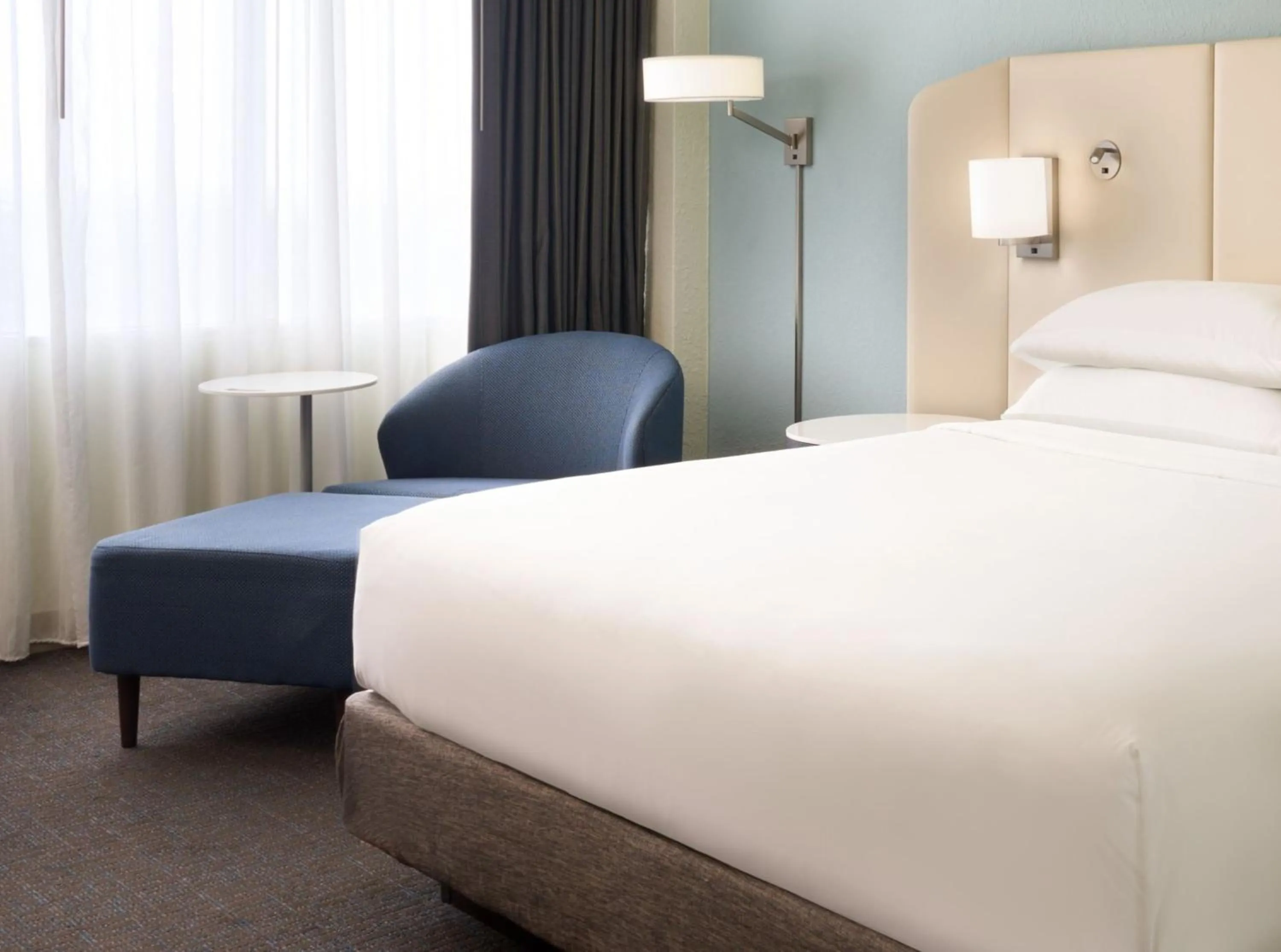 Bed in Holiday Inn Palm Beach-Airport Conf Ctr, an IHG Hotel