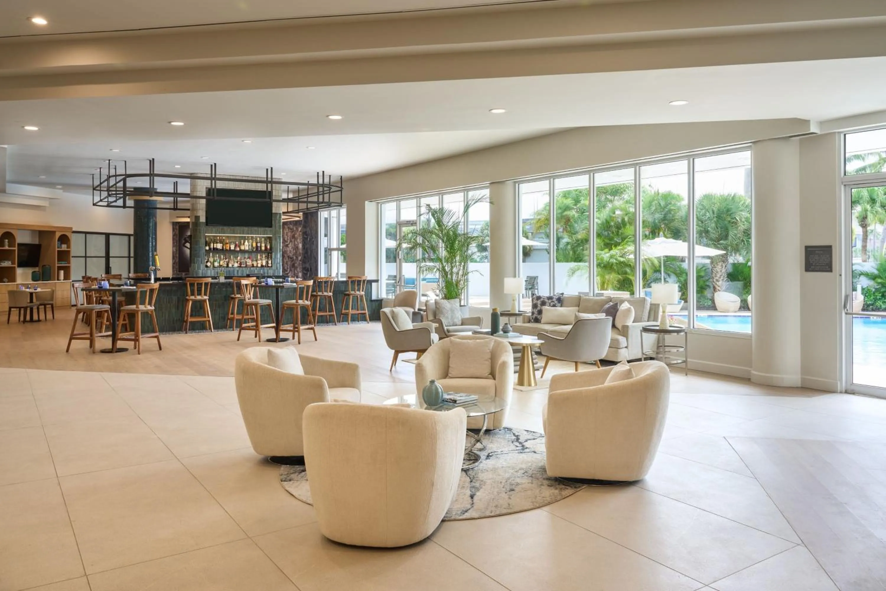 Lounge or bar in Holiday Inn Palm Beach-Airport Conf Ctr, an IHG Hotel