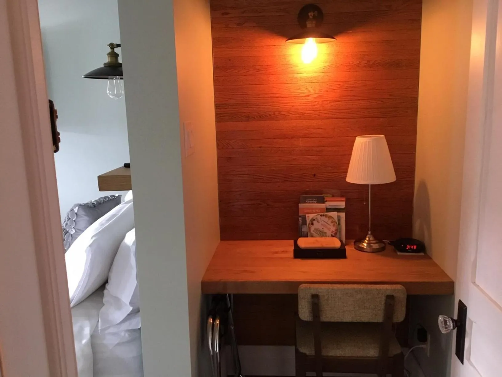 Photo of the whole room, Bed in La Maison Collins B&B