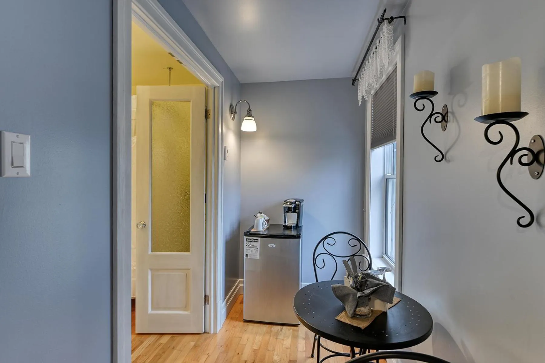 Coffee/tea facilities in La Maison Collins B&B