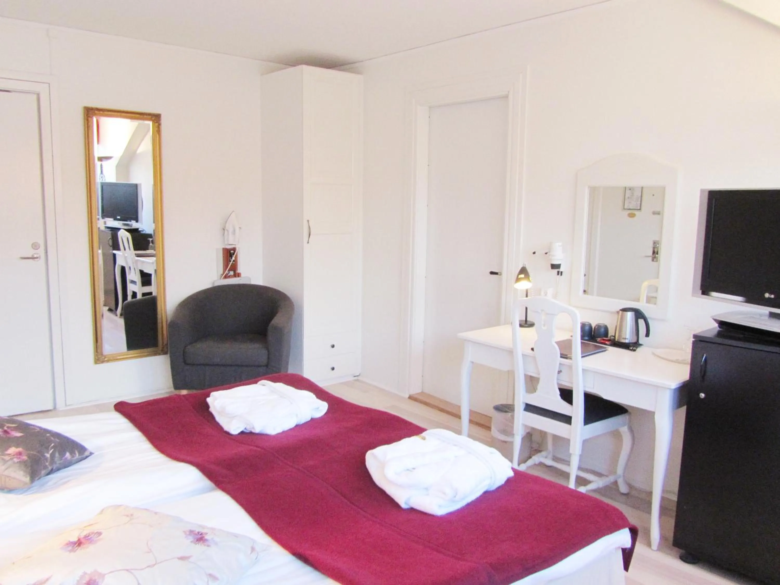 Photo of the whole room, Bed in Hotel Concordia