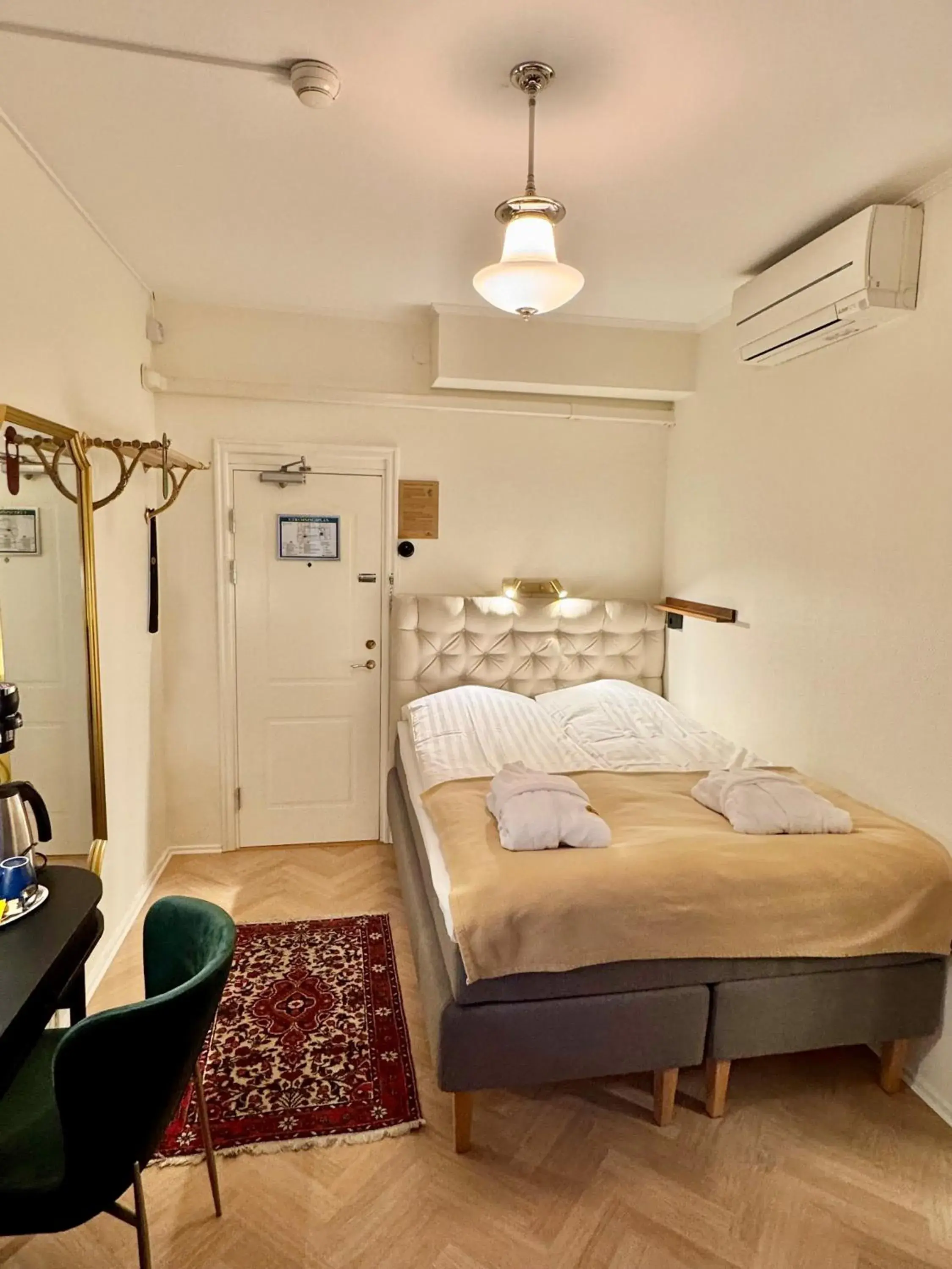 Bedroom, Bed in Hotel Concordia Bedroom, Bed in Hotel Concordia