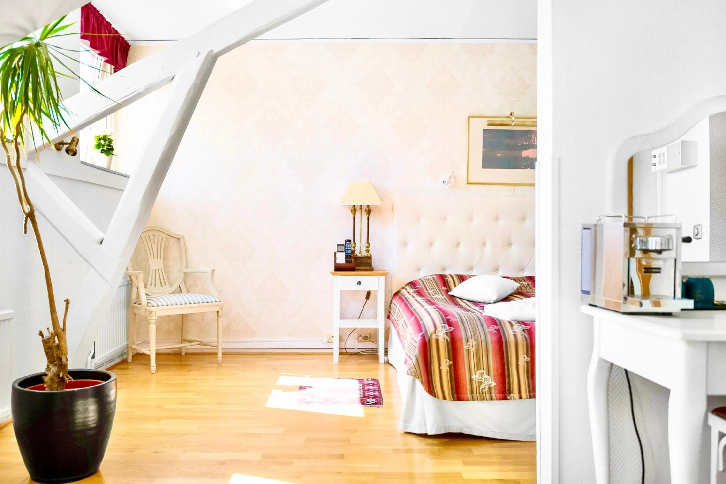 Living room, Bed in Hotel Concordia