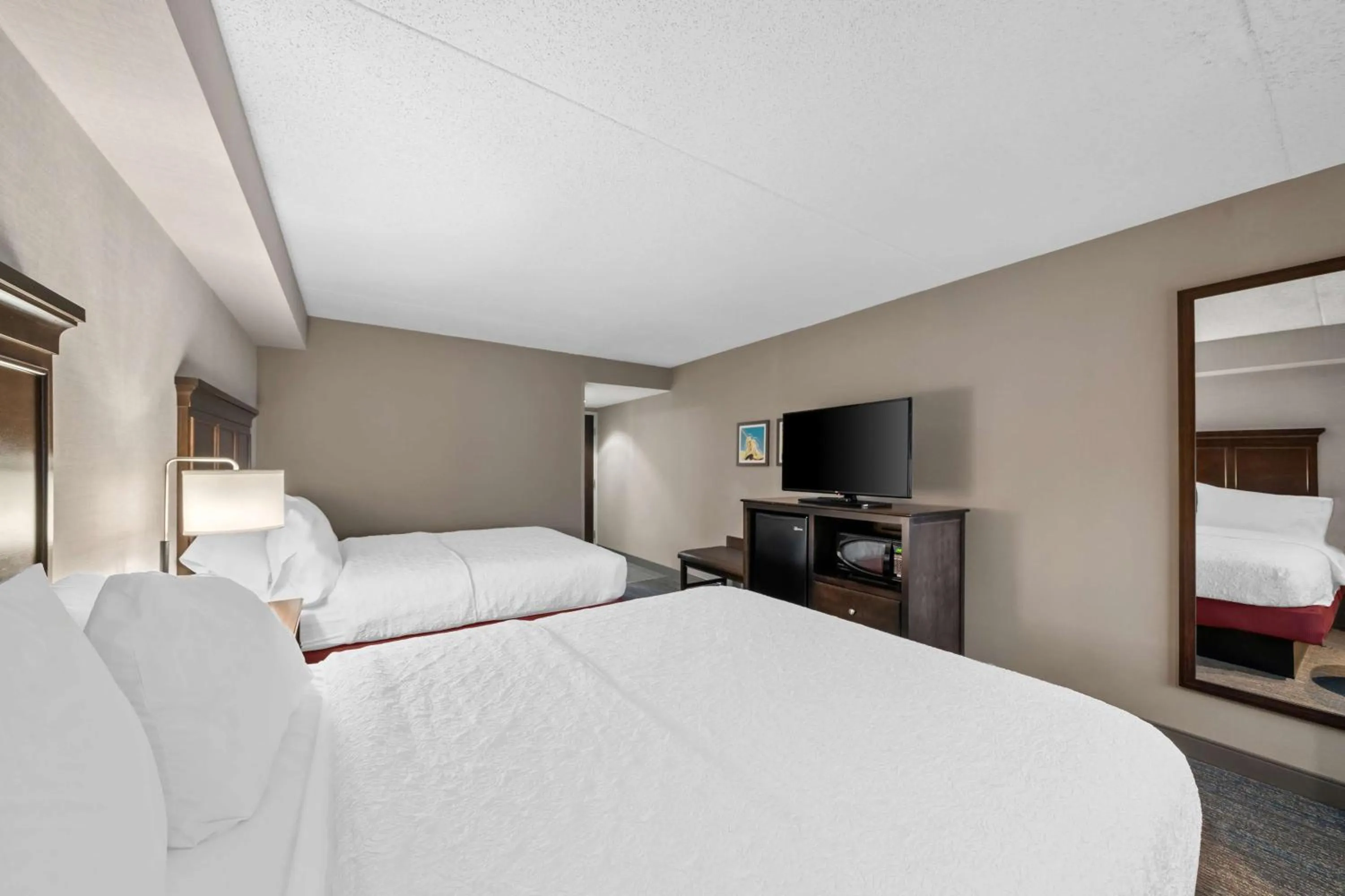 Photo of the whole room, Bed in Hampton Inn New Bedford/Fairhaven