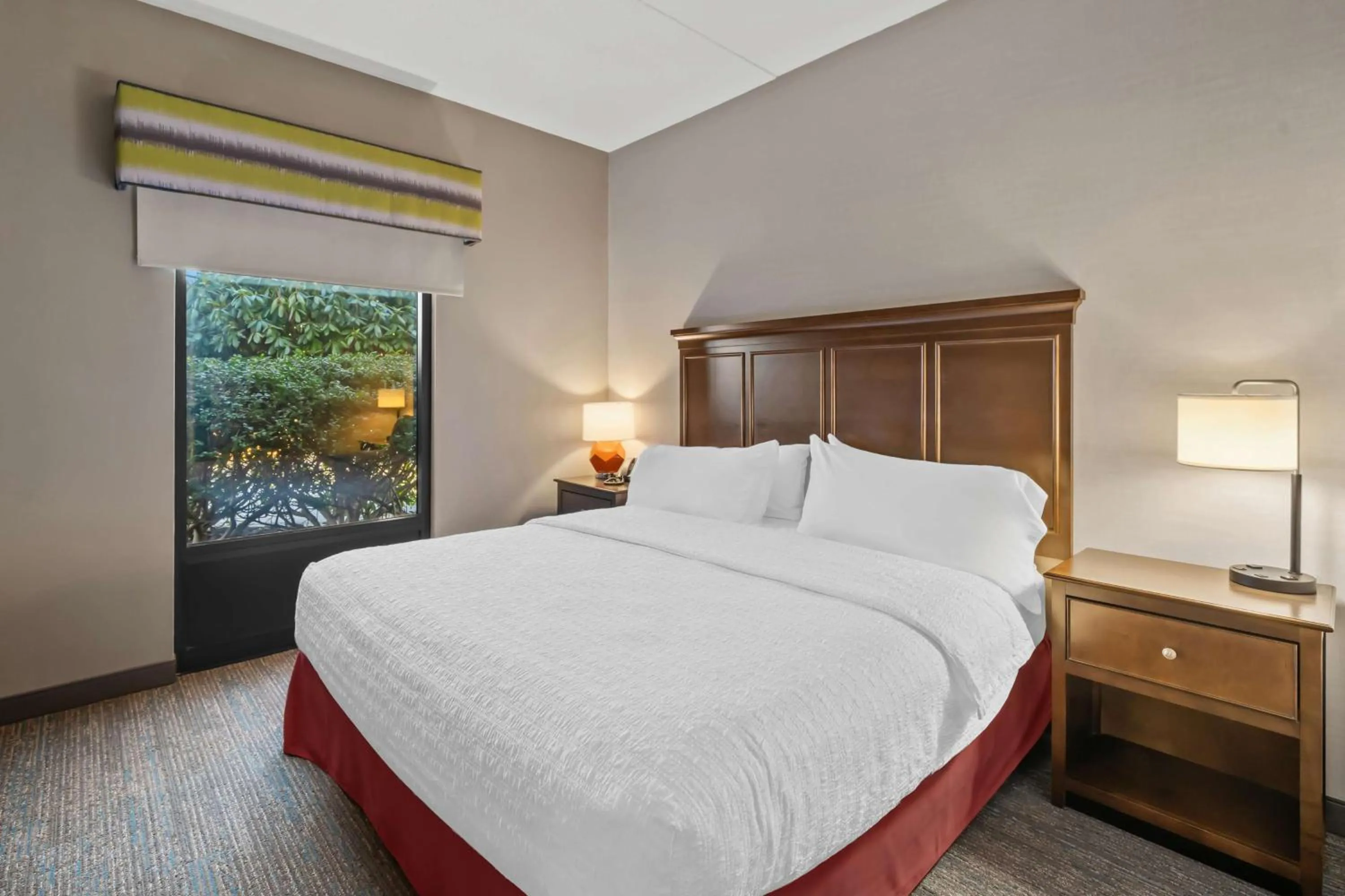 Bed in Hampton Inn New Bedford/Fairhaven