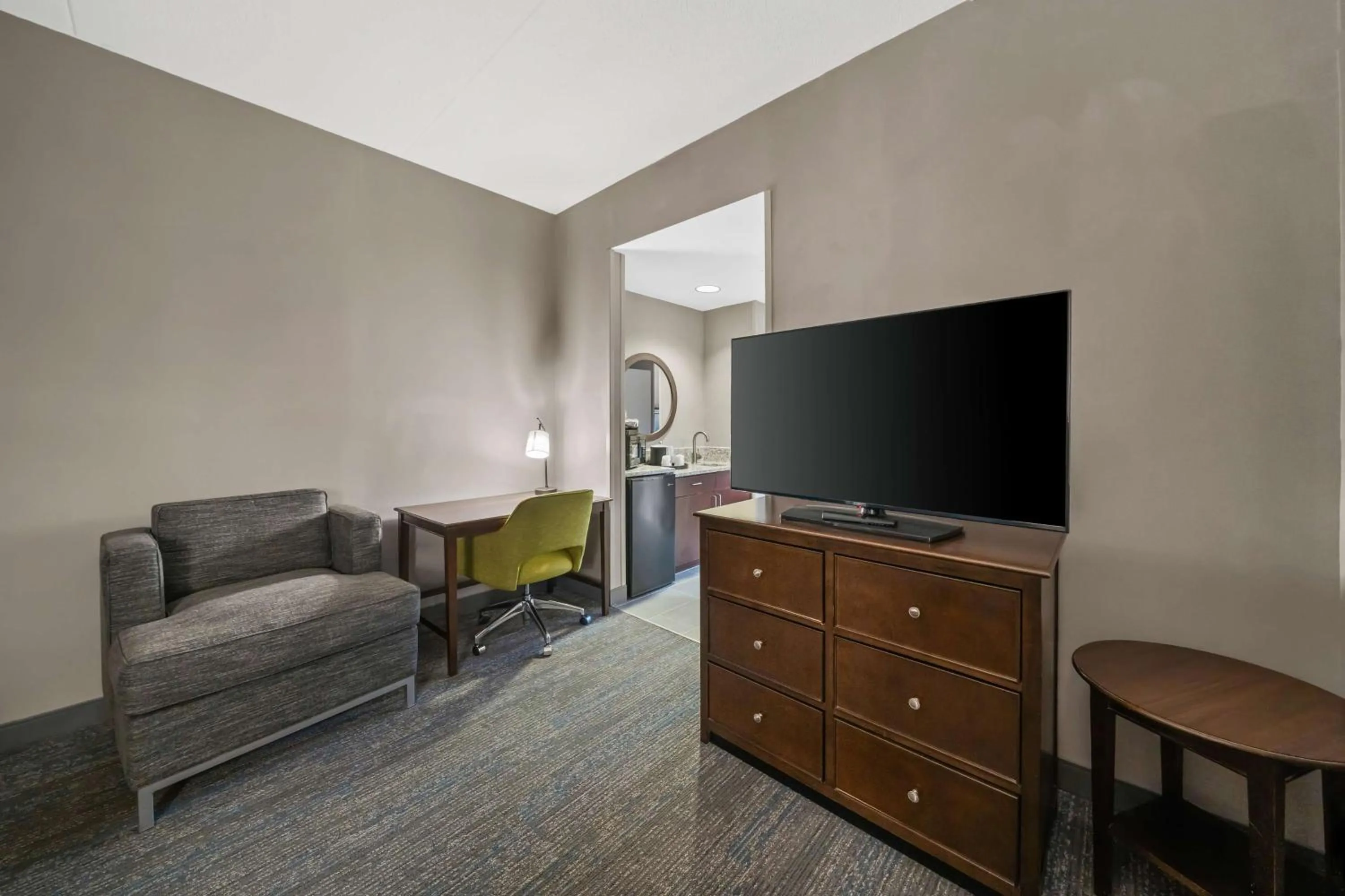 Living room in Hampton Inn New Bedford/Fairhaven