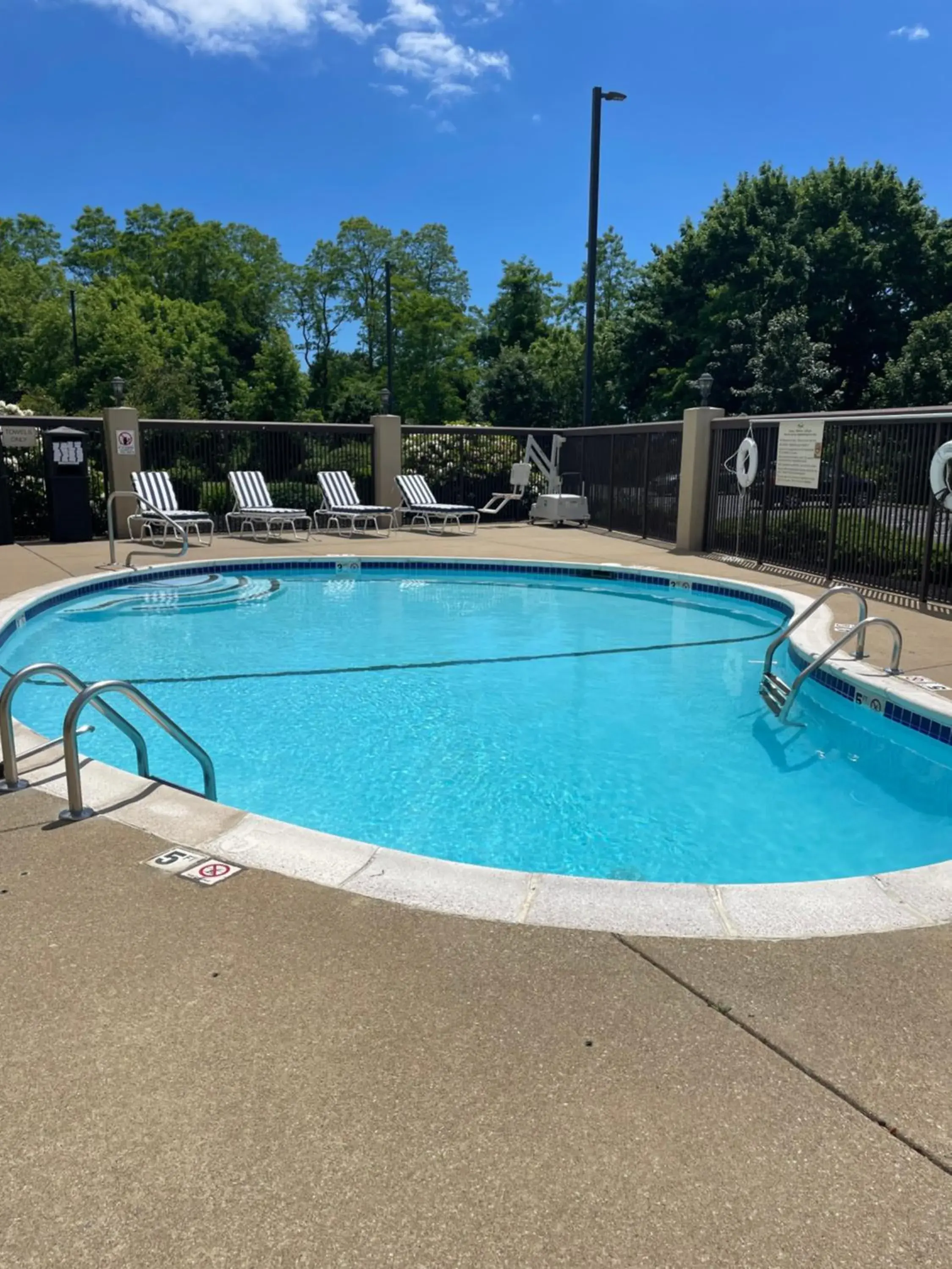Swimming pool in Hampton Inn New Bedford/Fairhaven Swimming pool in Hampton Inn New Bedford/Fairhaven