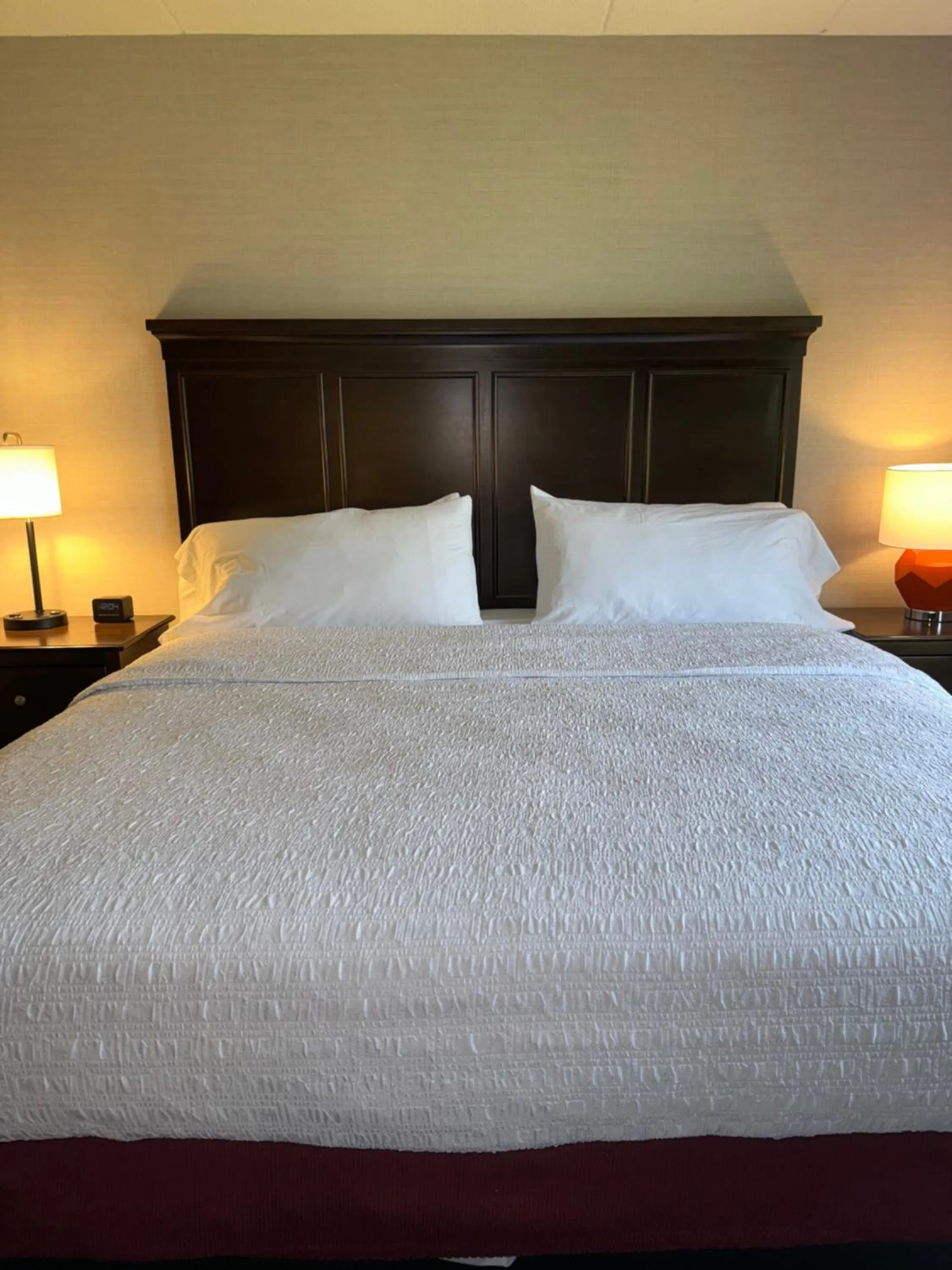 Bed in Hampton Inn New Bedford/Fairhaven