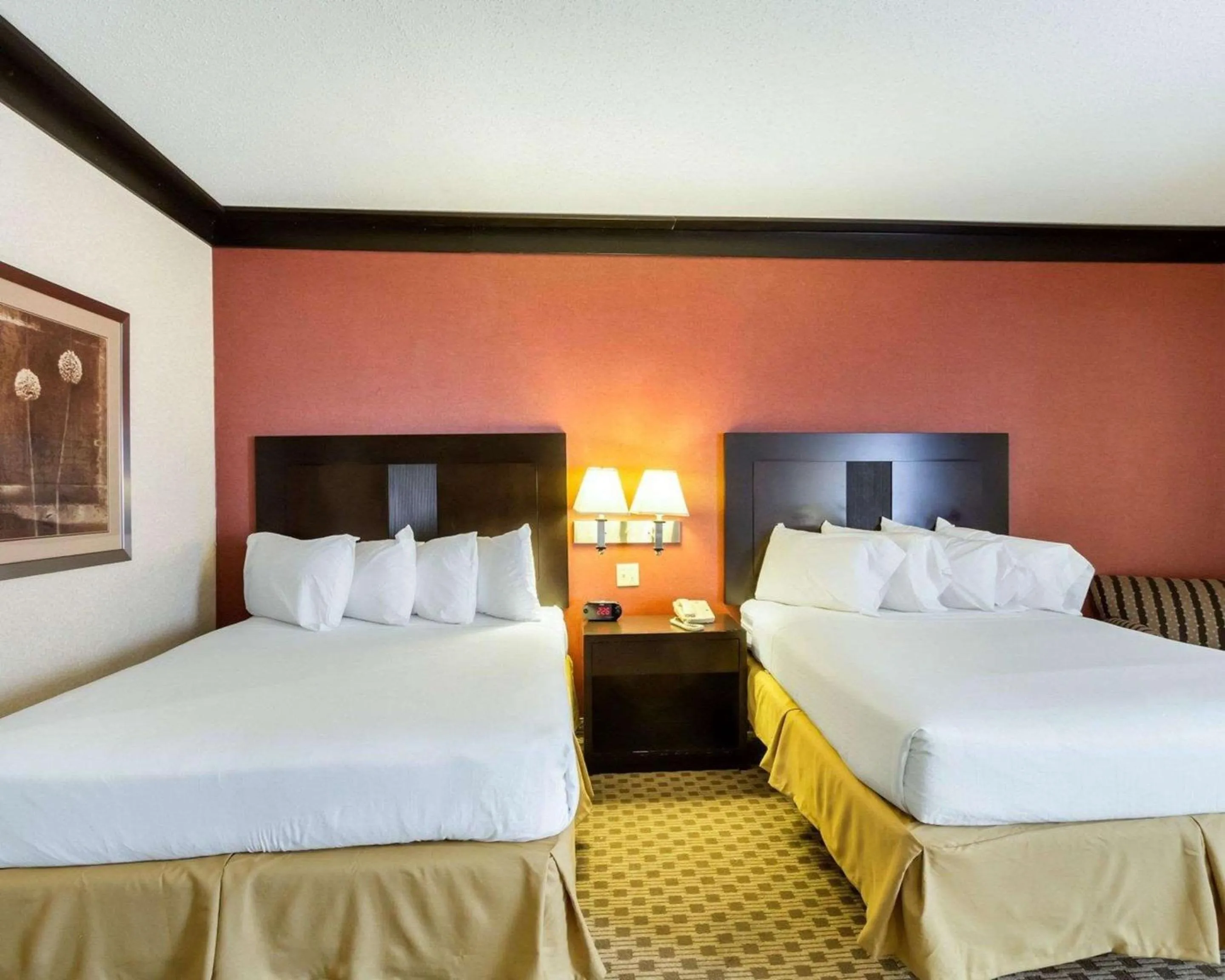 Bedroom, Bed in Quality Inn & Suites Oakwood Village - Cleveland South