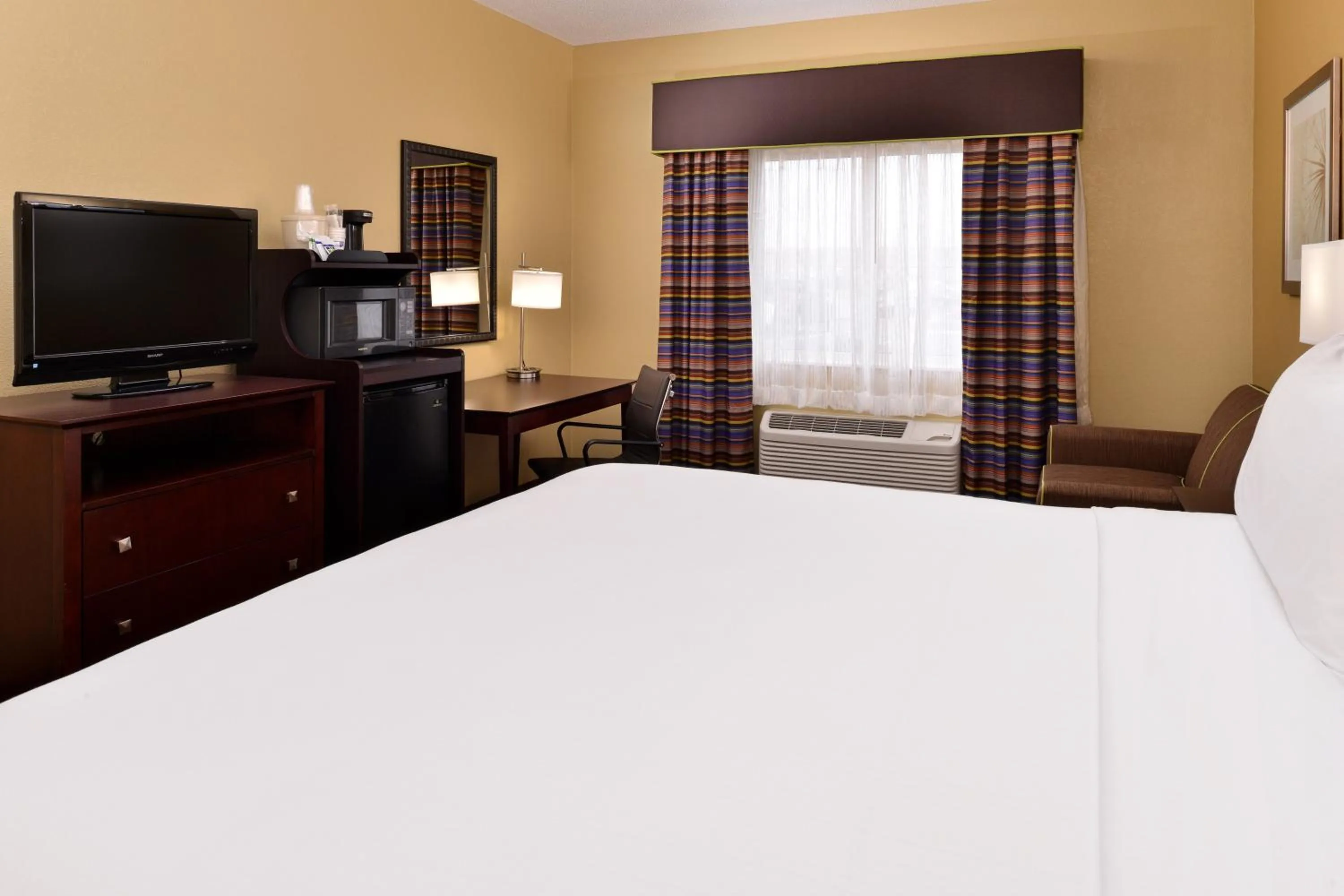 Photo of the whole room, TV/Entertainment Center in Holiday Inn Express Hotel & Suites Cincinnati-North/Sharonville
