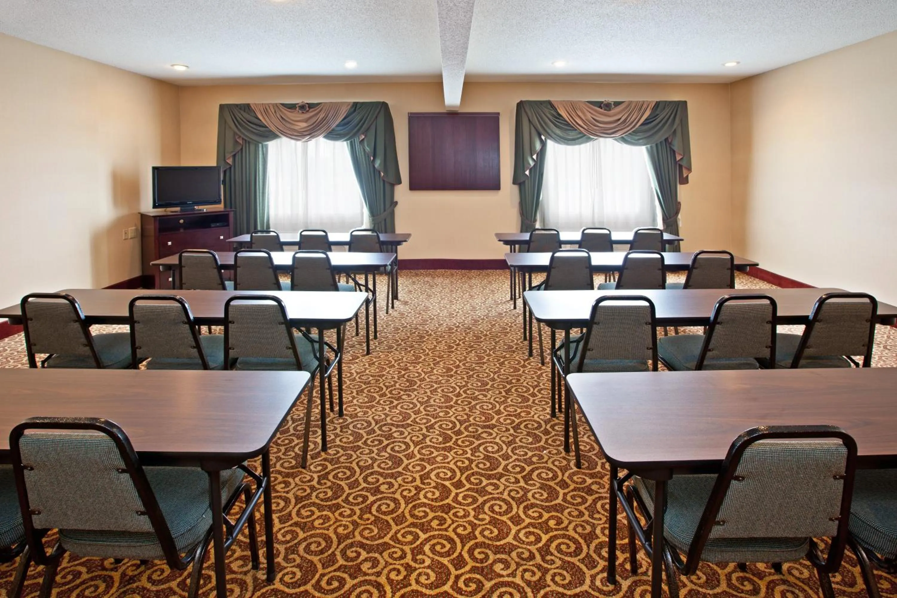 Meeting/conference room in Holiday Inn Express Hotel & Suites Cincinnati-North/Sharonville