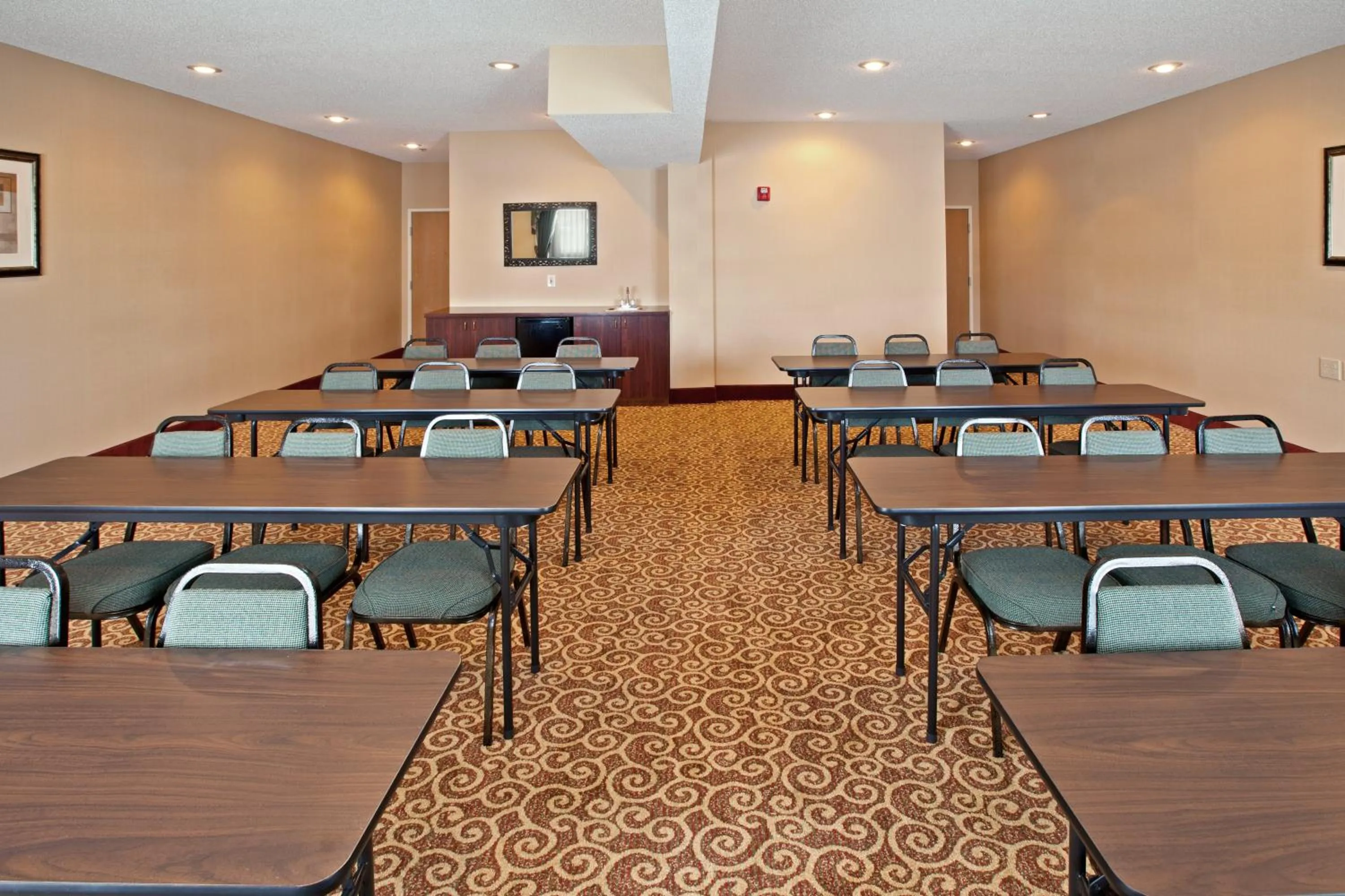 Meeting/conference room in Holiday Inn Express Hotel & Suites Cincinnati-North/Sharonville