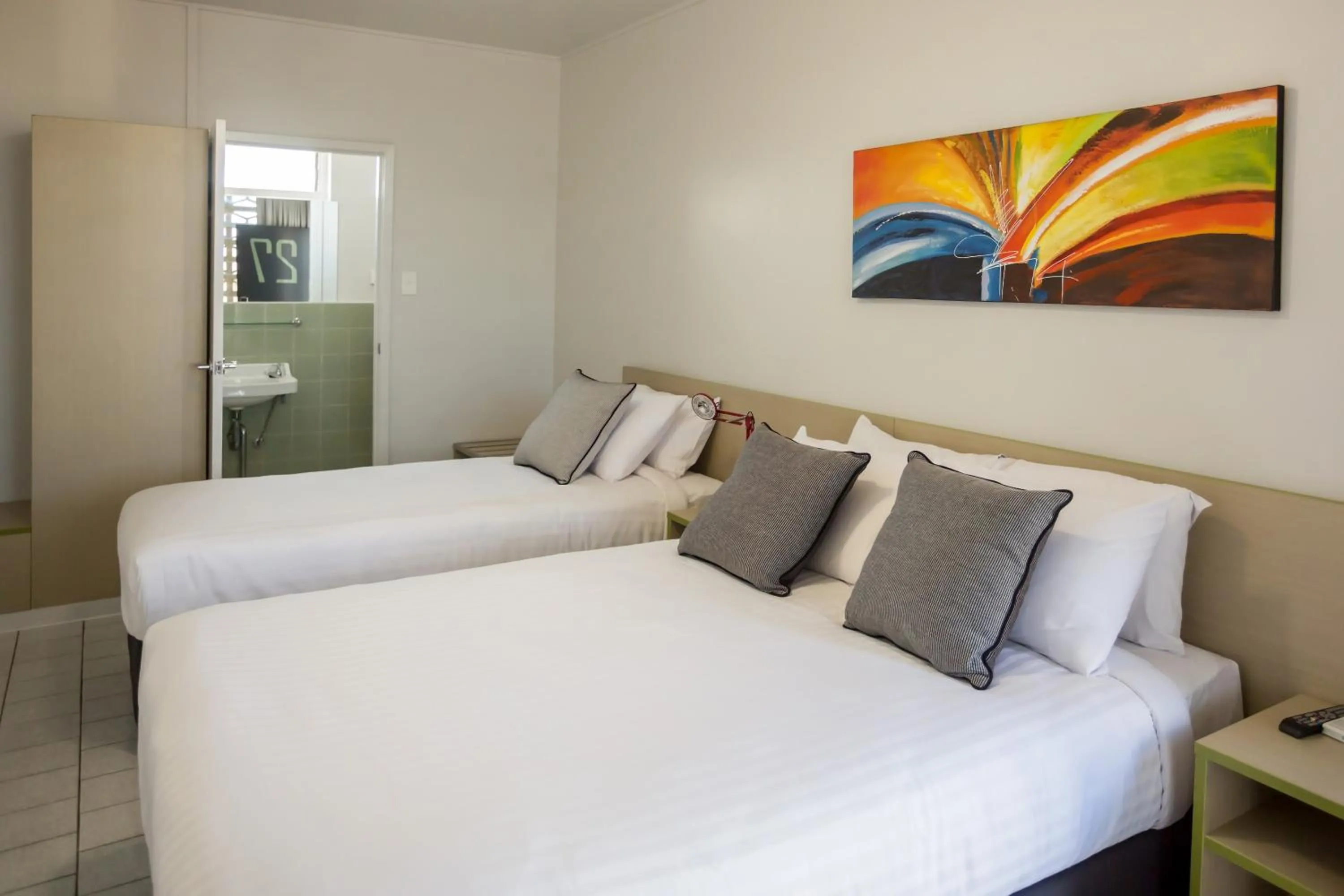 Photo of the whole room, Bed in Nightcap at Emerald Star Hotel