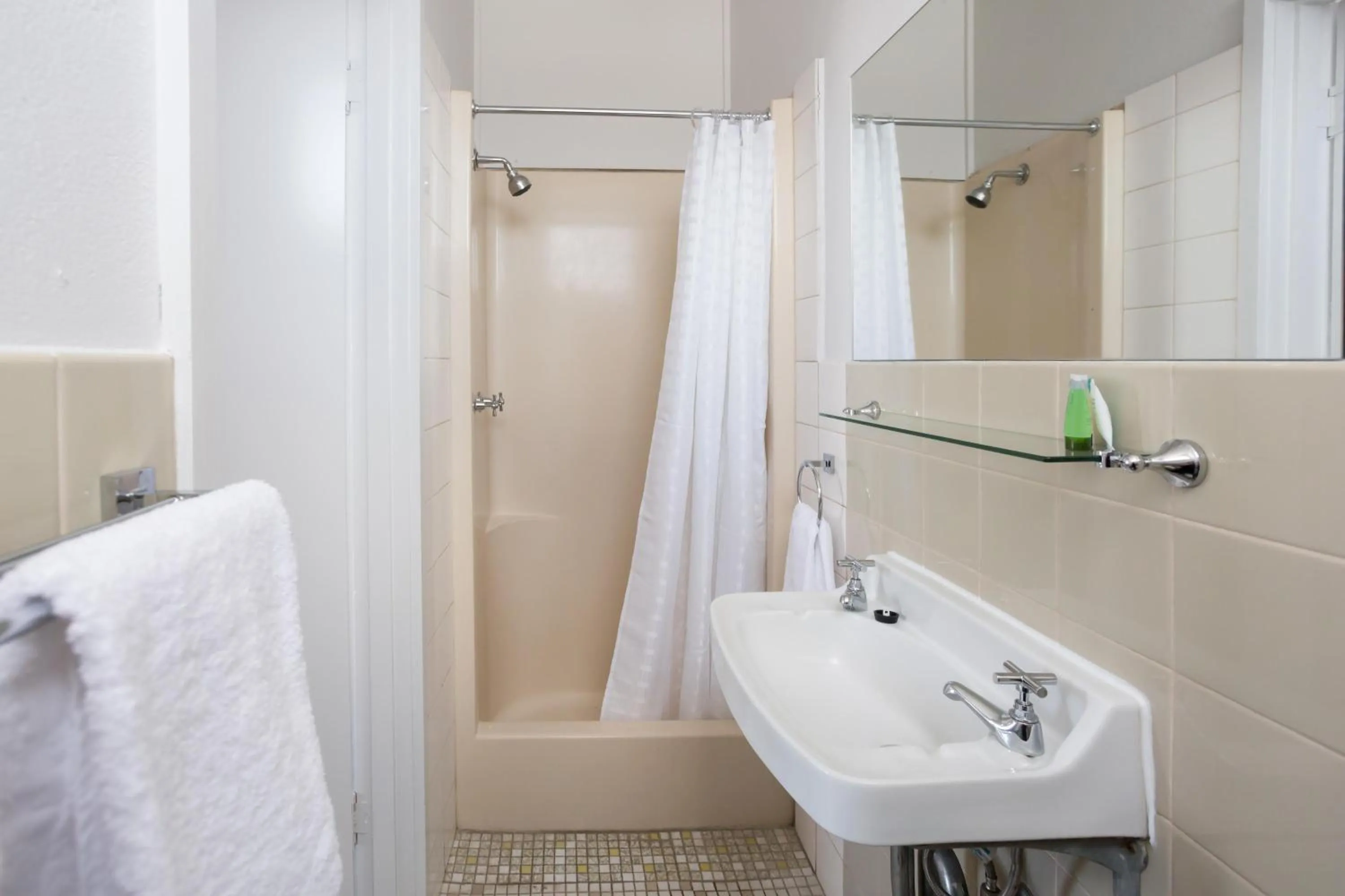 Bathroom in Nightcap at Emerald Star Hotel