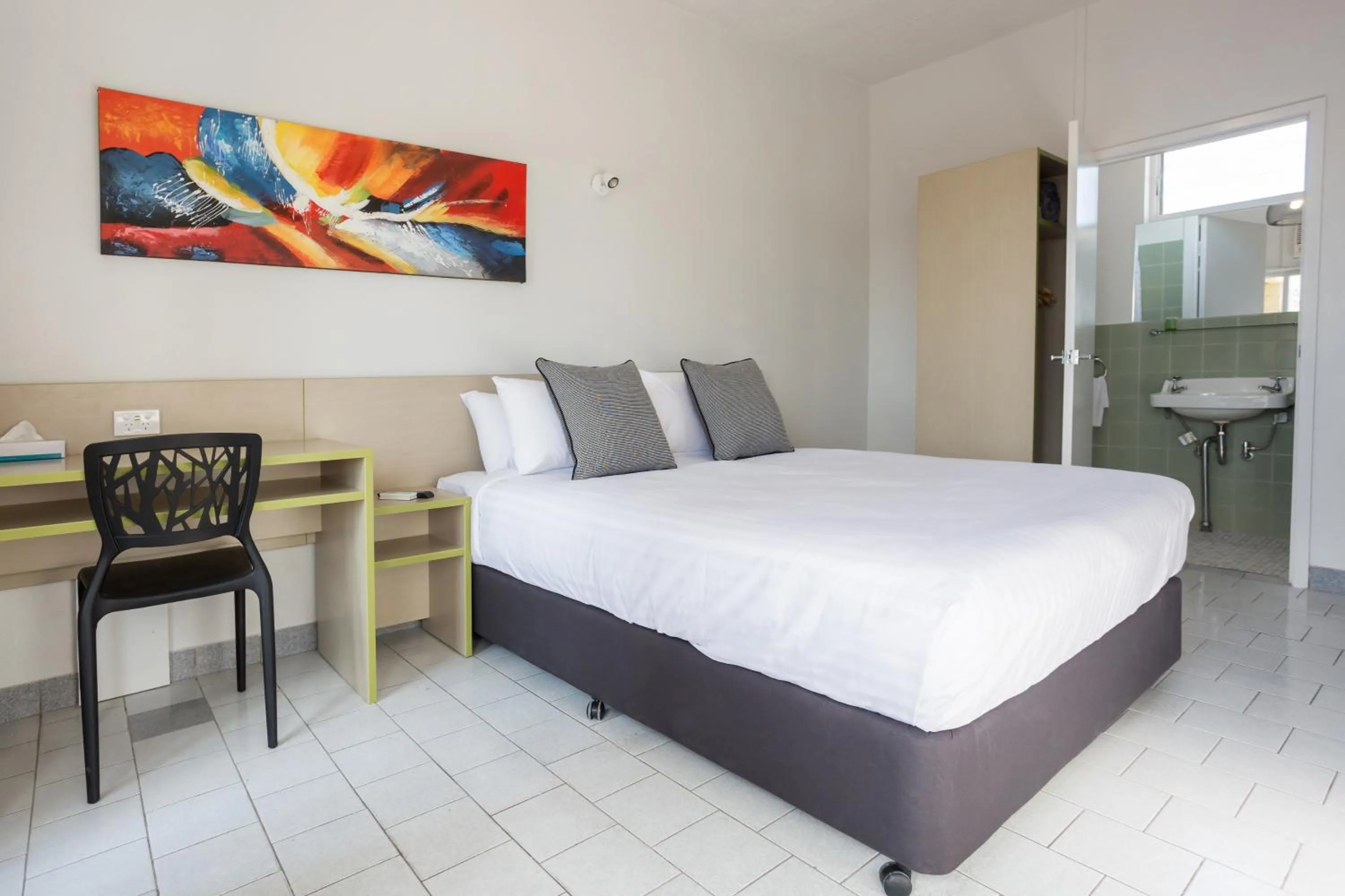 Photo of the whole room, Bed in Nightcap at Emerald Star Hotel