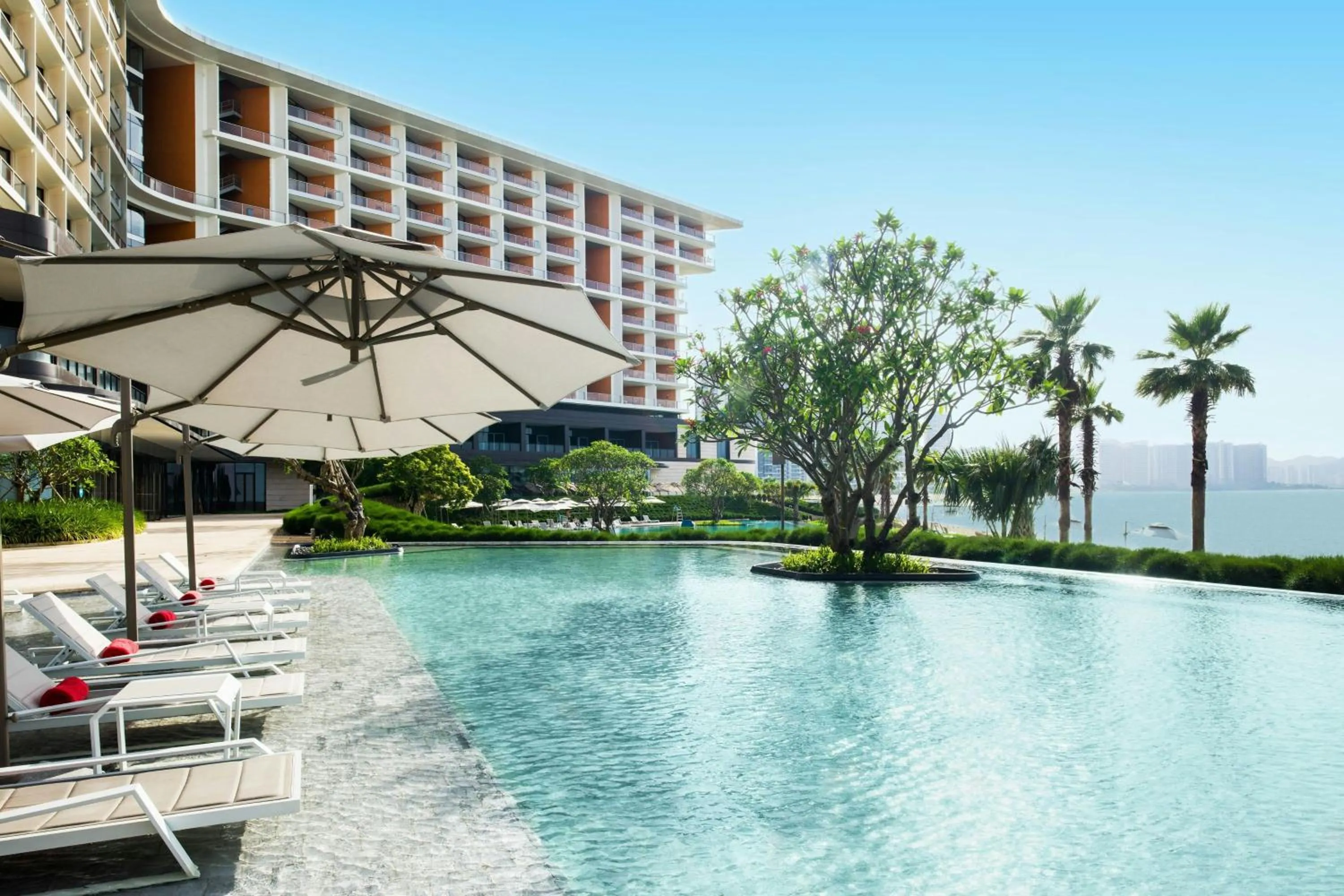 Swimming pool in Le Meridien Xiaojing Bay