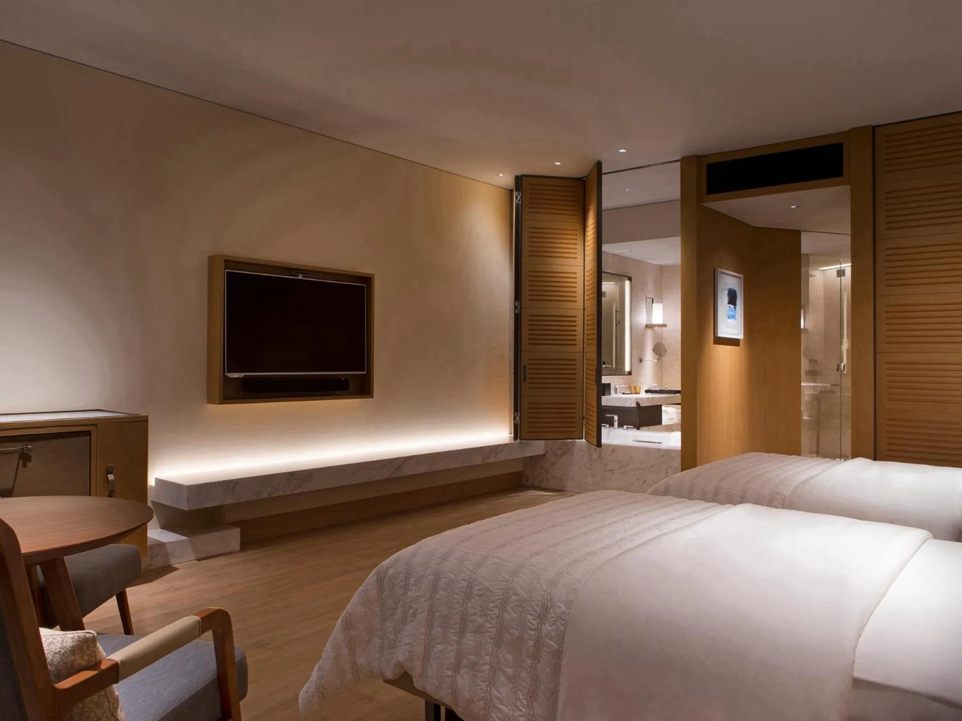 Property building, Bed in Le Meridien Xiaojing Bay