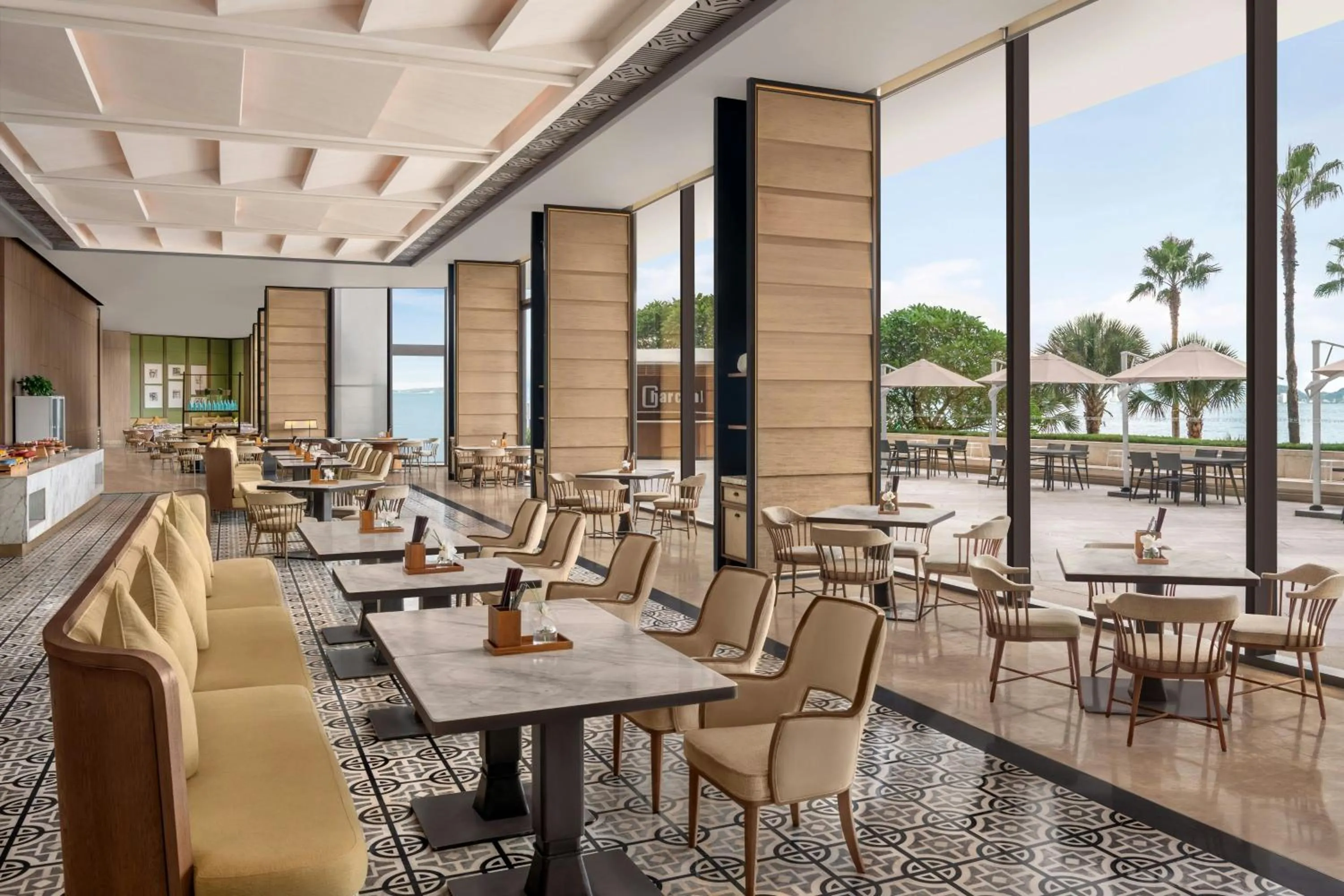 Restaurant/places to eat in Le Meridien Xiaojing Bay