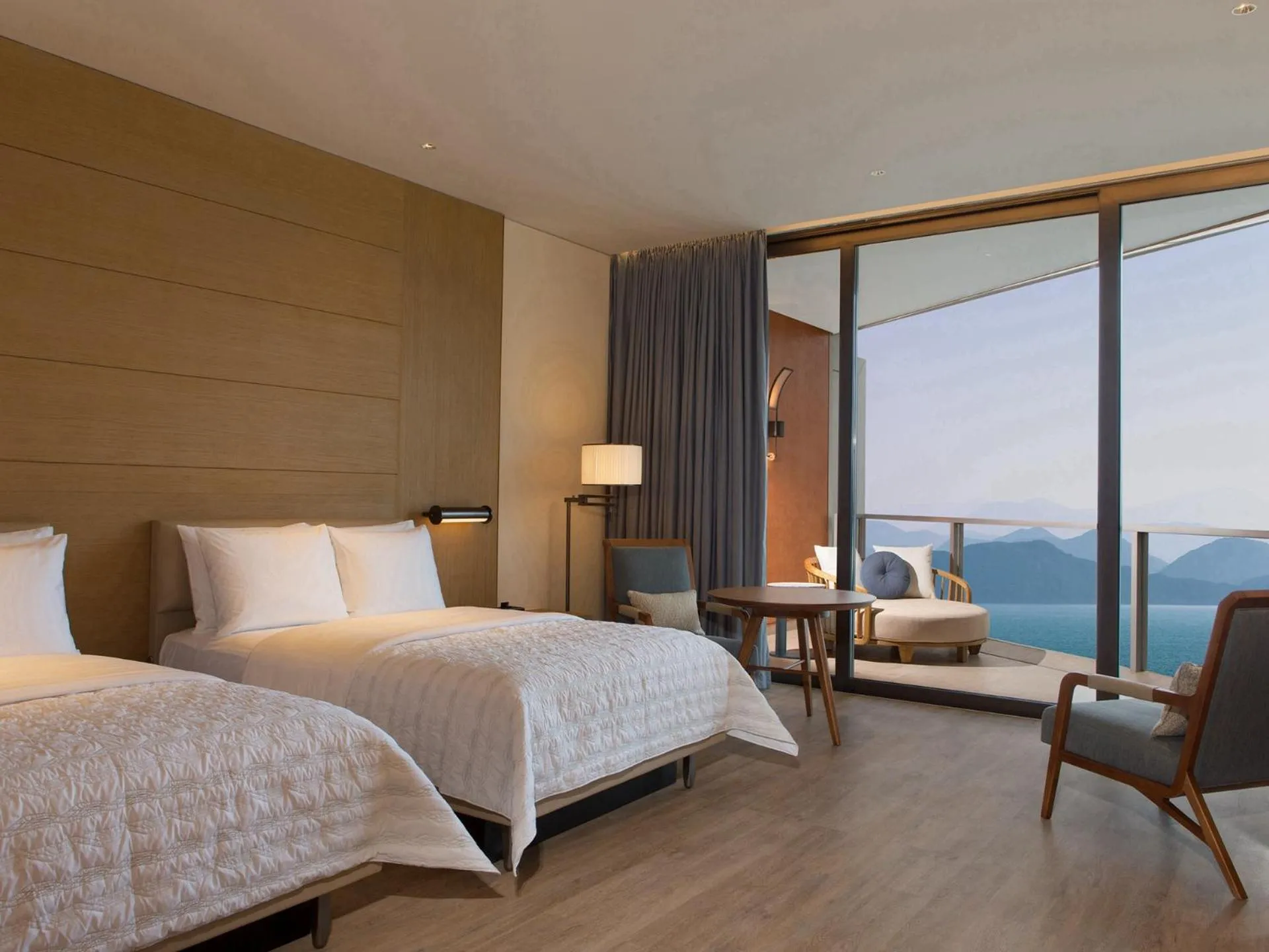 Property building, Bed in Le Meridien Xiaojing Bay