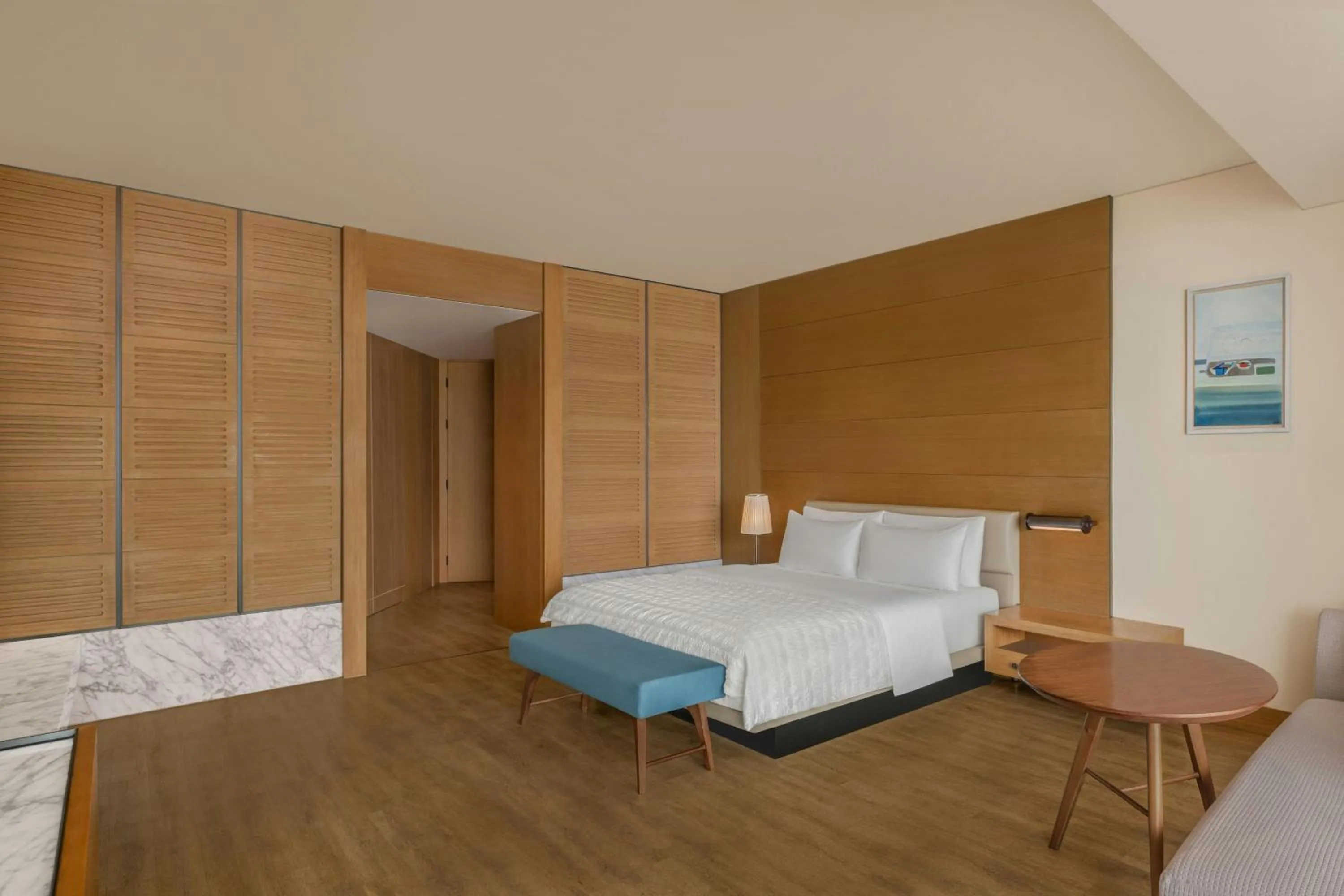 Photo of the whole room, Bed in Le Meridien Xiaojing Bay