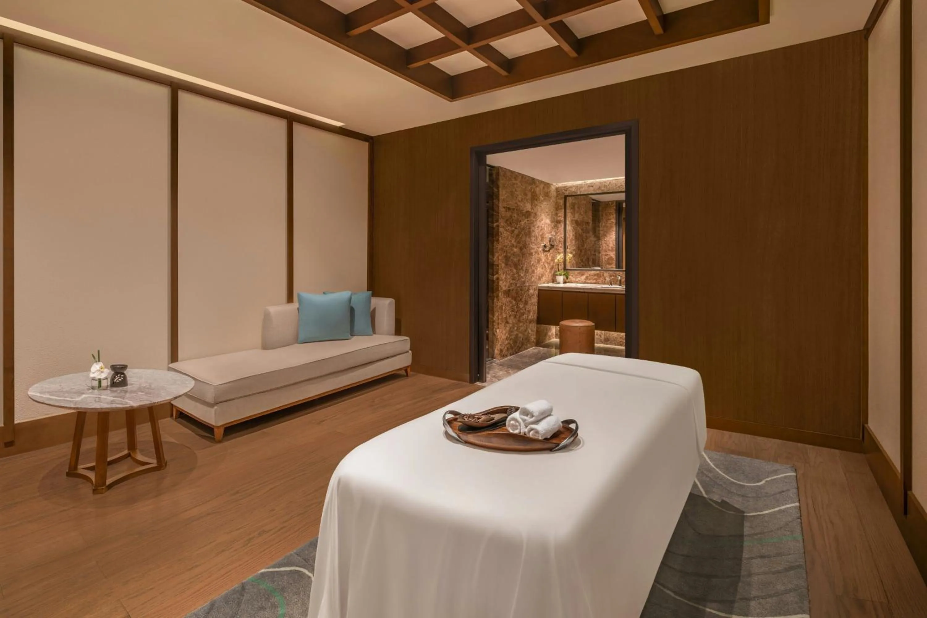 Spa and wellness centre/facilities, Bed in Le Meridien Xiaojing Bay