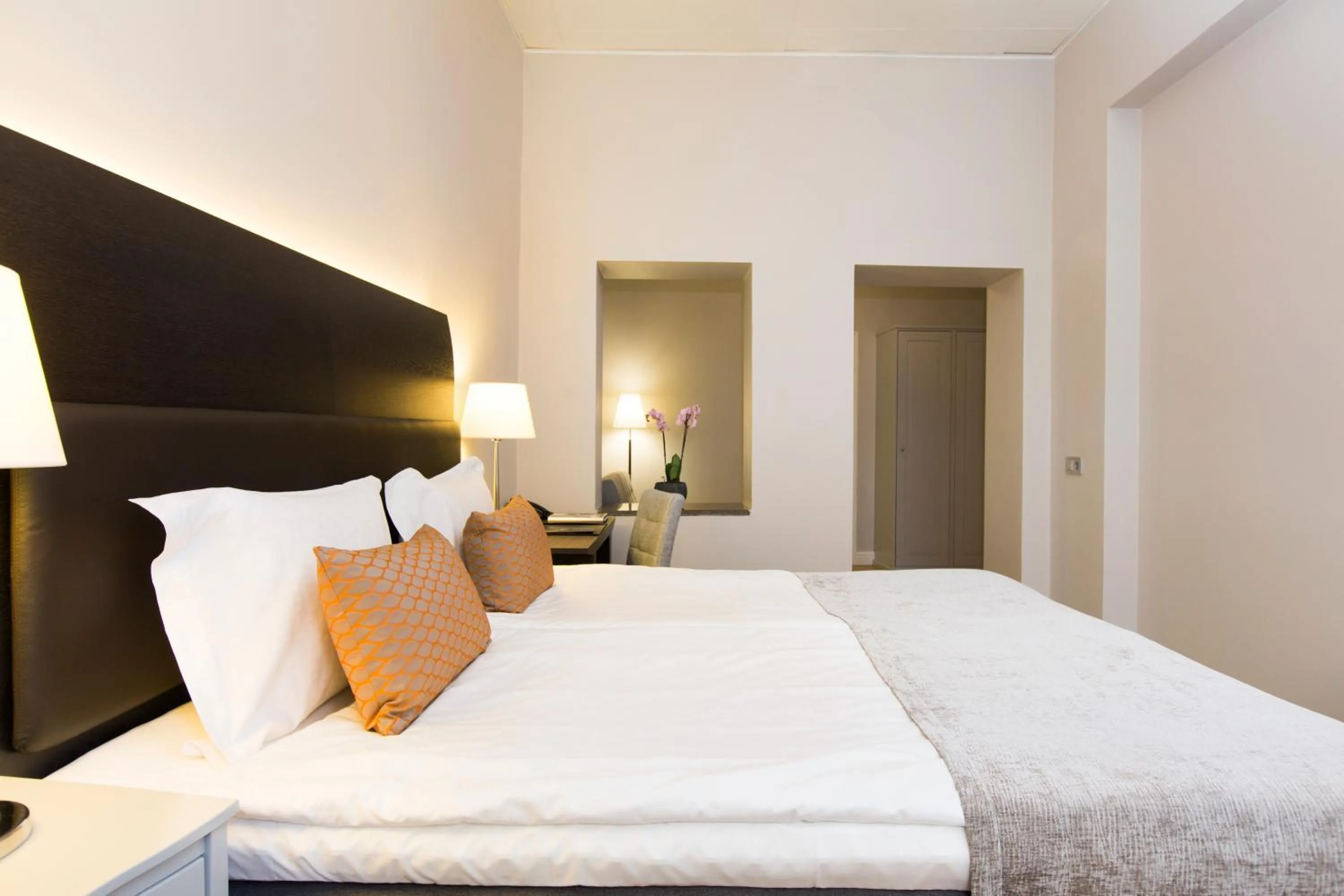 Photo of the whole room, Bed in Elite Hotel Adlon