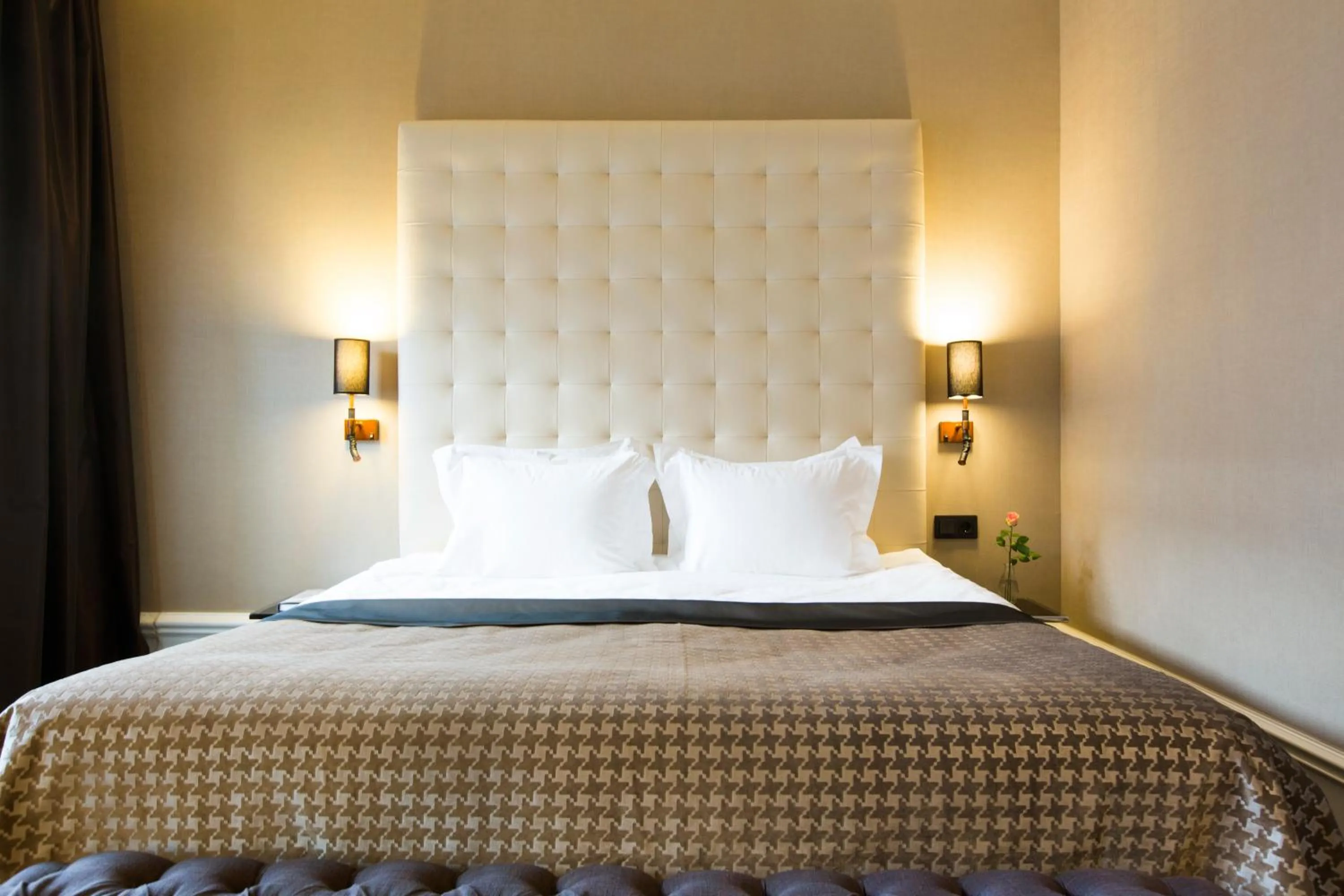 Bed in Elite Hotel Adlon