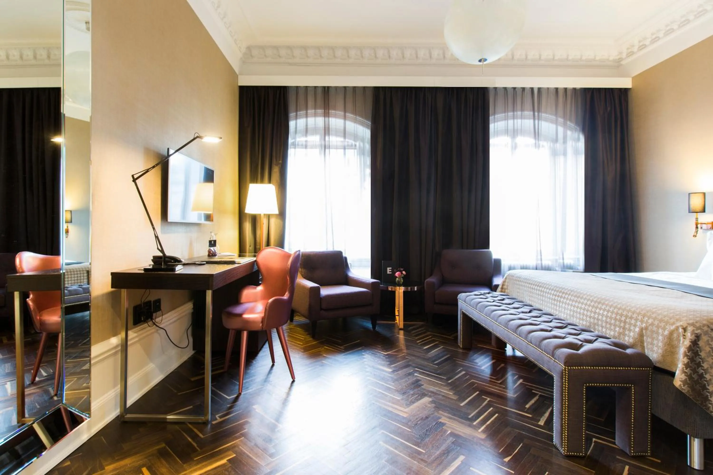 Day, Bed in Elite Hotel Adlon