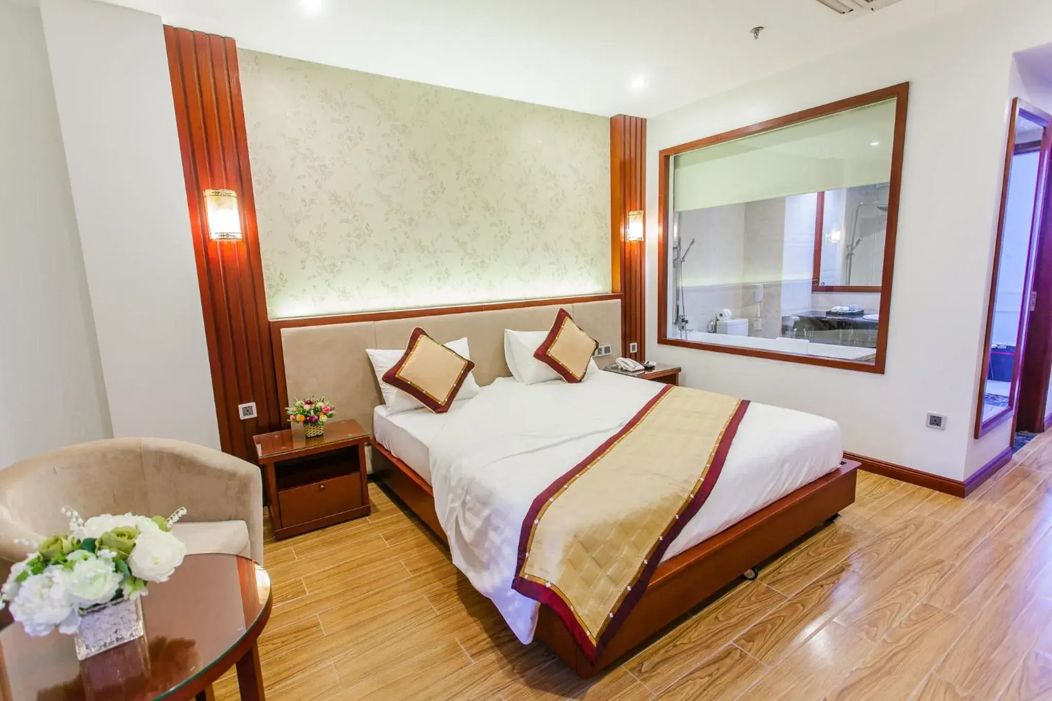 Deluxe Double Room in Tu Son Luxury Hotel Deluxe Double Room in Tu Son Luxury Hotel
