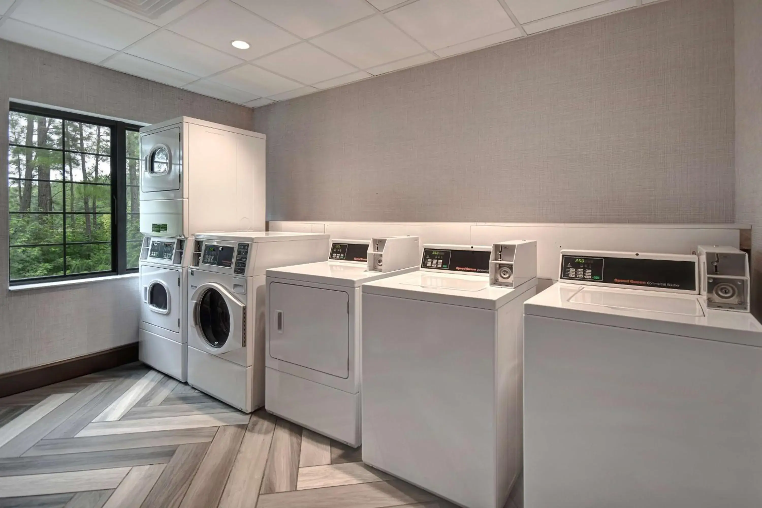 Property building in Homewood Suites Newport News - Yorktown by Hilton Property building in Homewood Suites Newport News - Yorktown by Hilton