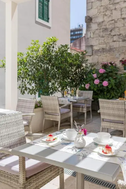 Inner courtyard view in Balatura The Fine Bed&Breakfast Split Inner courtyard view in Balatura The Fine Bed&Breakfast Split