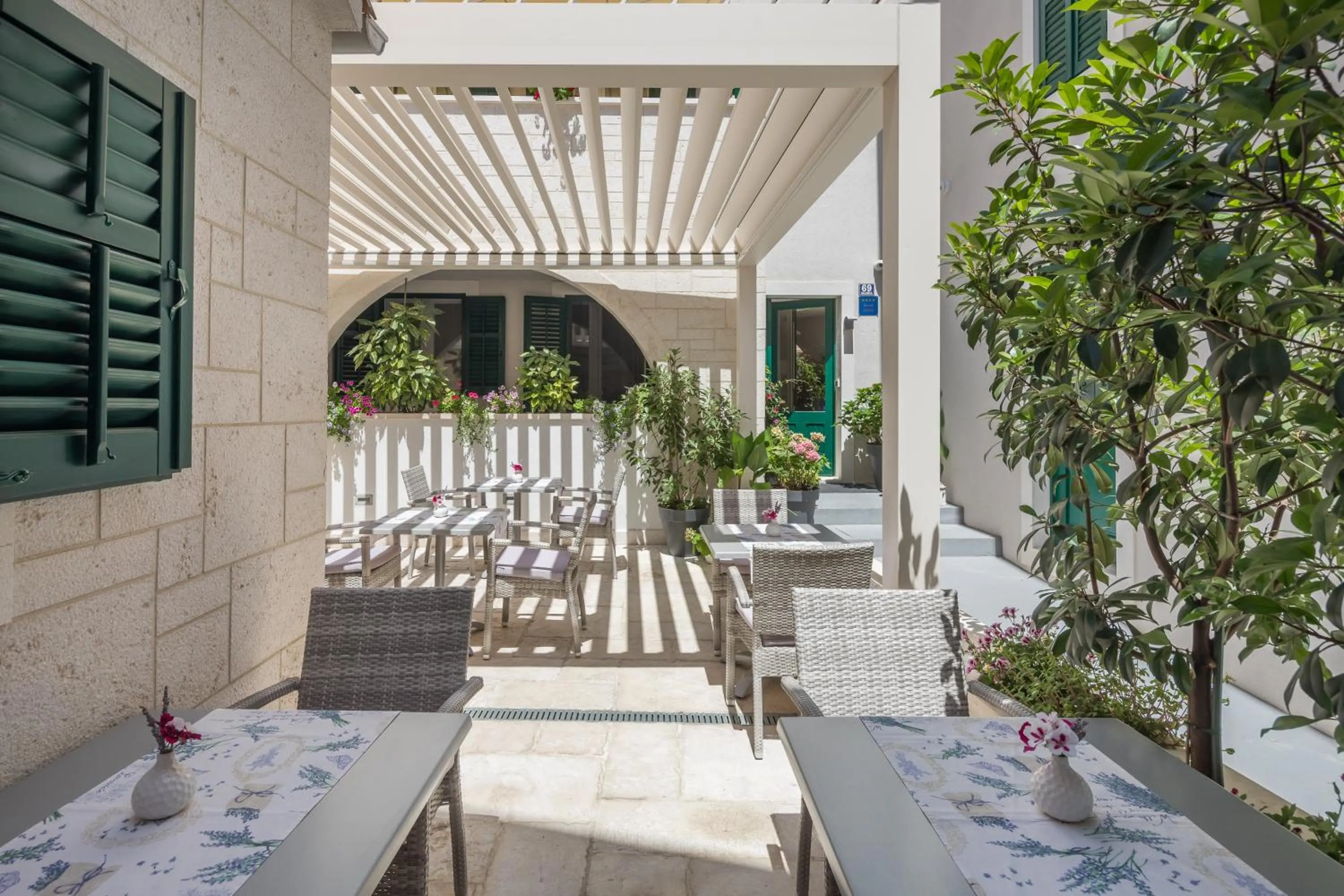 Patio in Balatura The Fine Bed&Breakfast Split