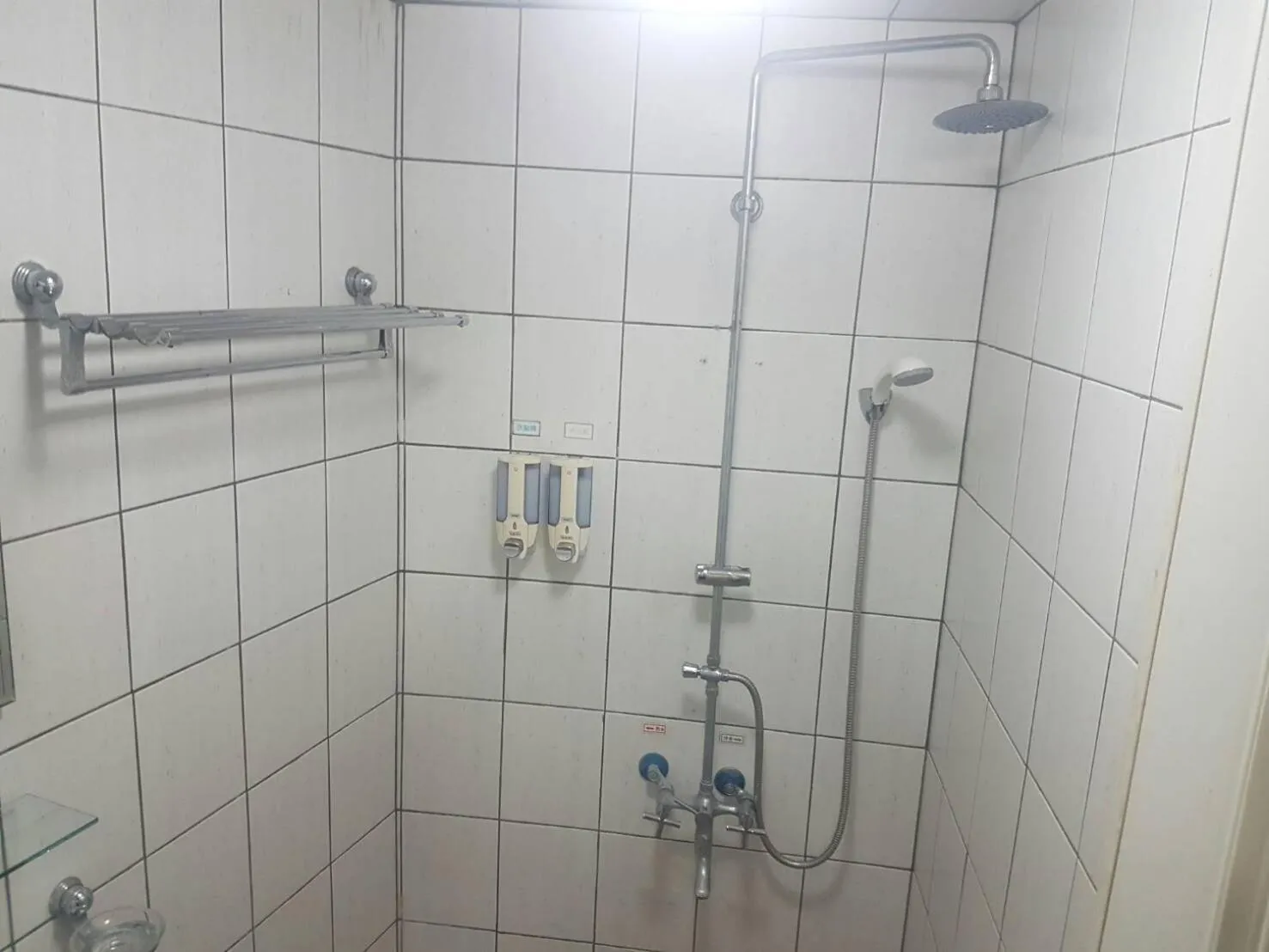 Shower in Ming Yang B&B