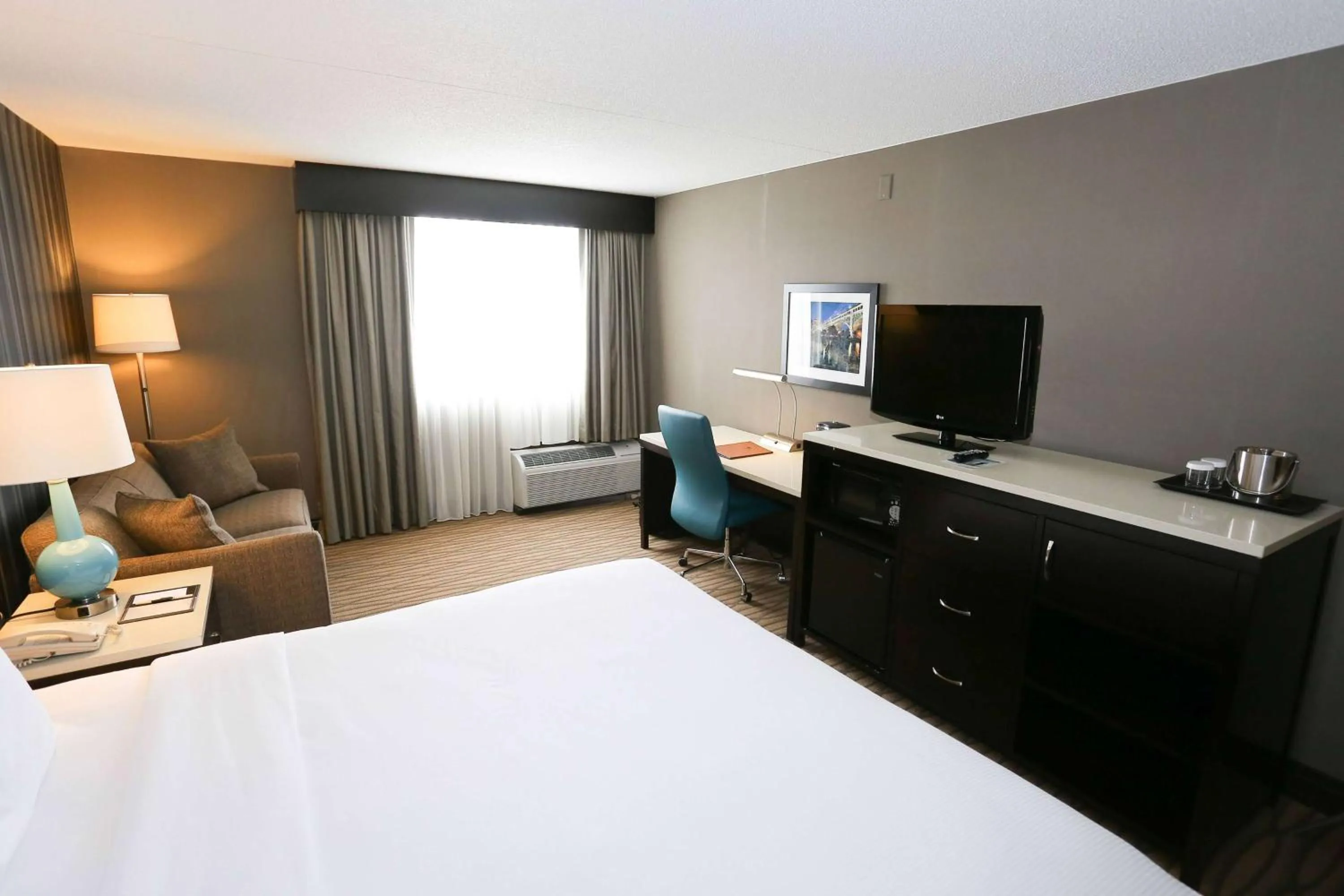 Photo of the whole room in Wyndham Garden Westlake