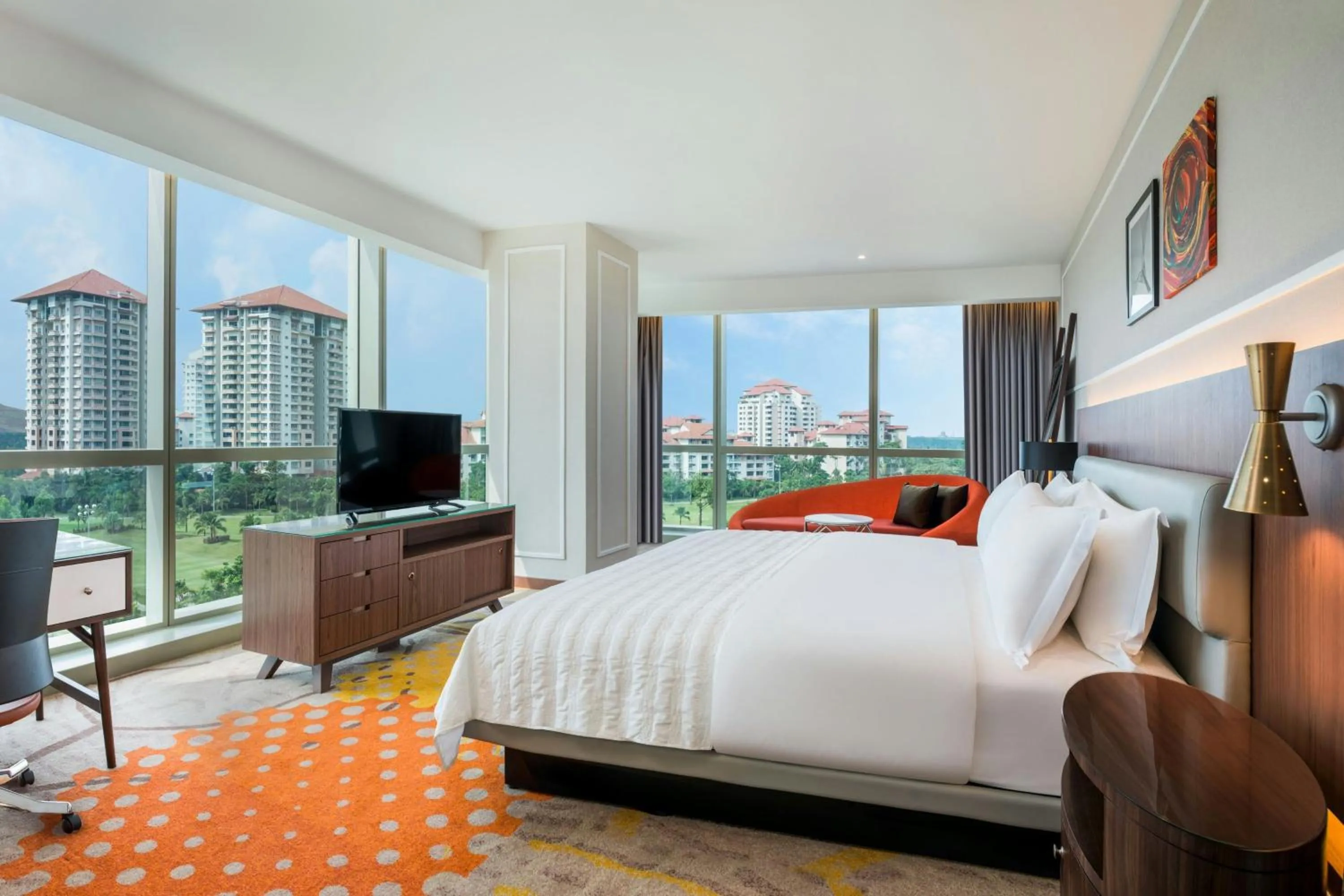 Photo of the whole room, Bed in Le Meridien Putrajaya