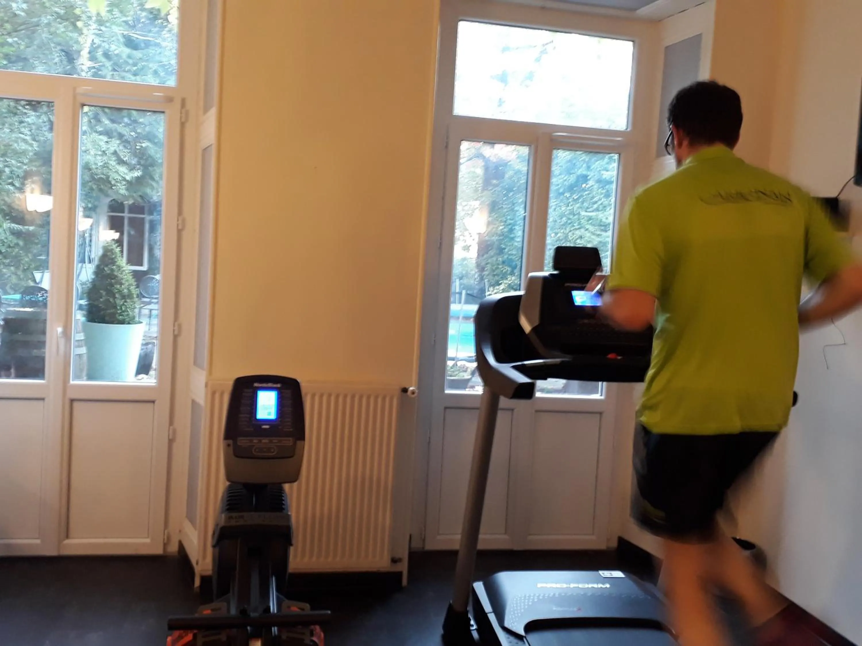 Fitness centre/facilities in Hôtel Au Pavillon du Frêne