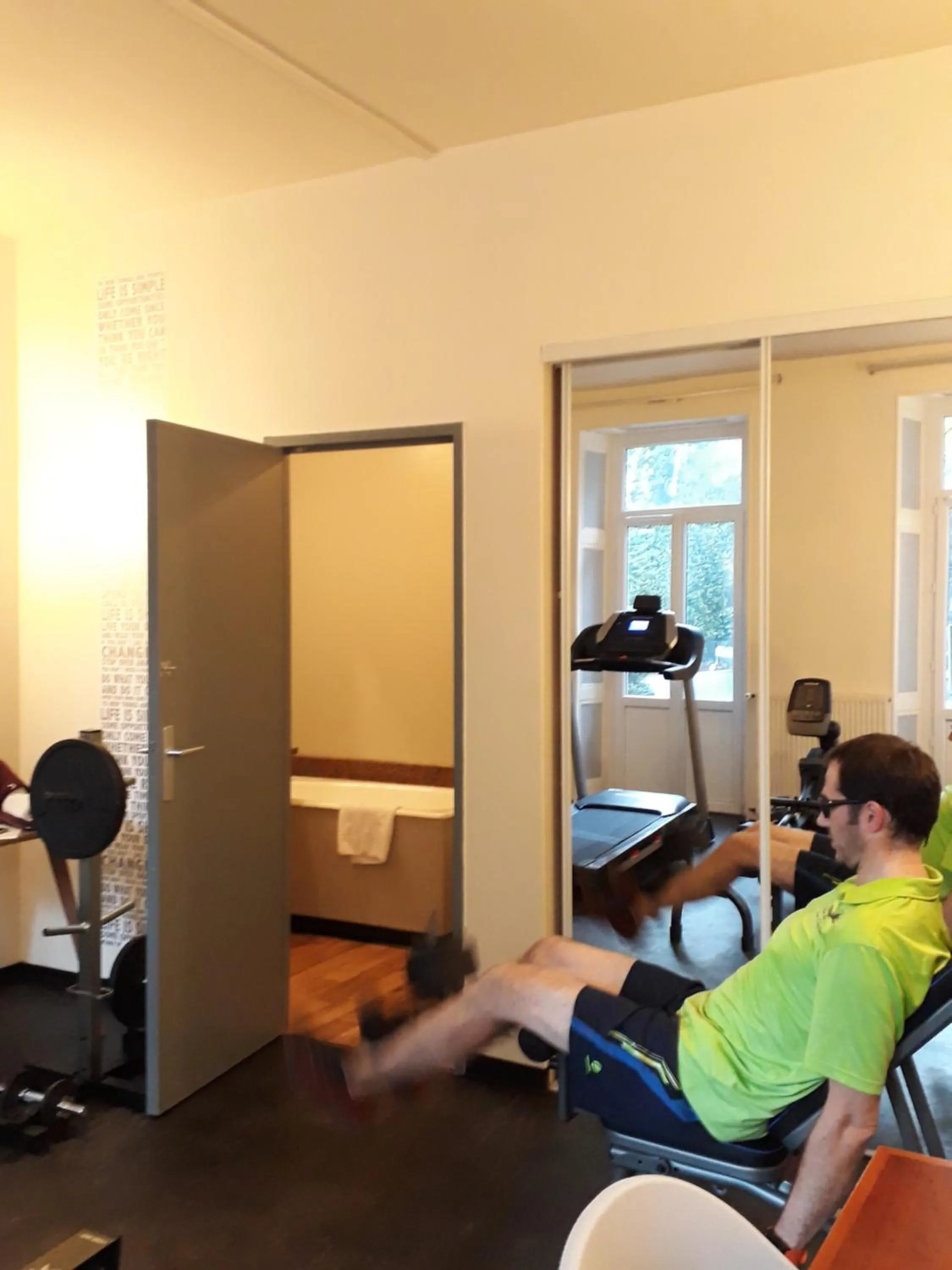 Fitness centre/facilities in Hôtel Au Pavillon du Frêne