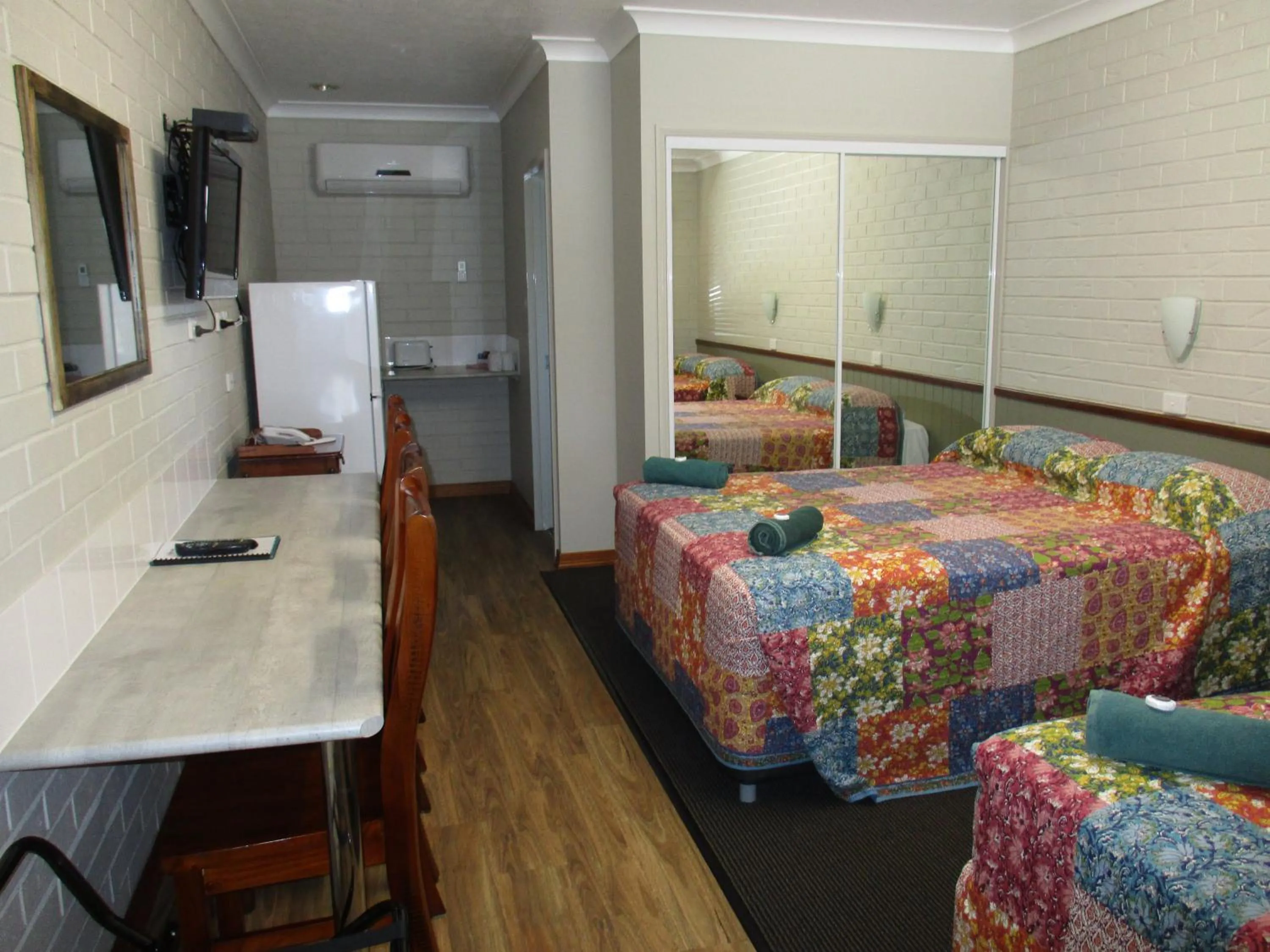 Bedroom, Bed in Barcaldine Country Motor Inn