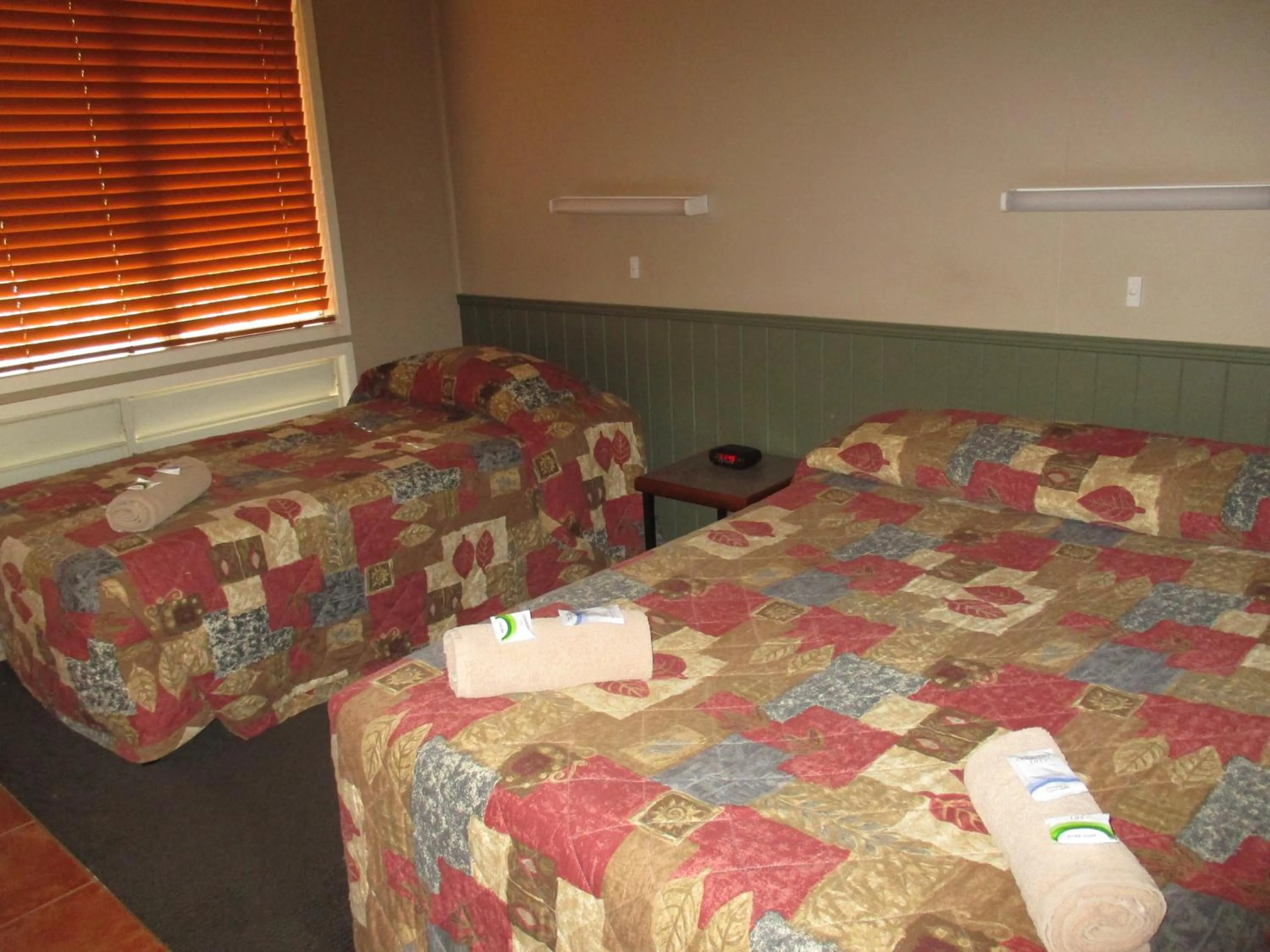 Bedroom, Bed in Barcaldine Country Motor Inn