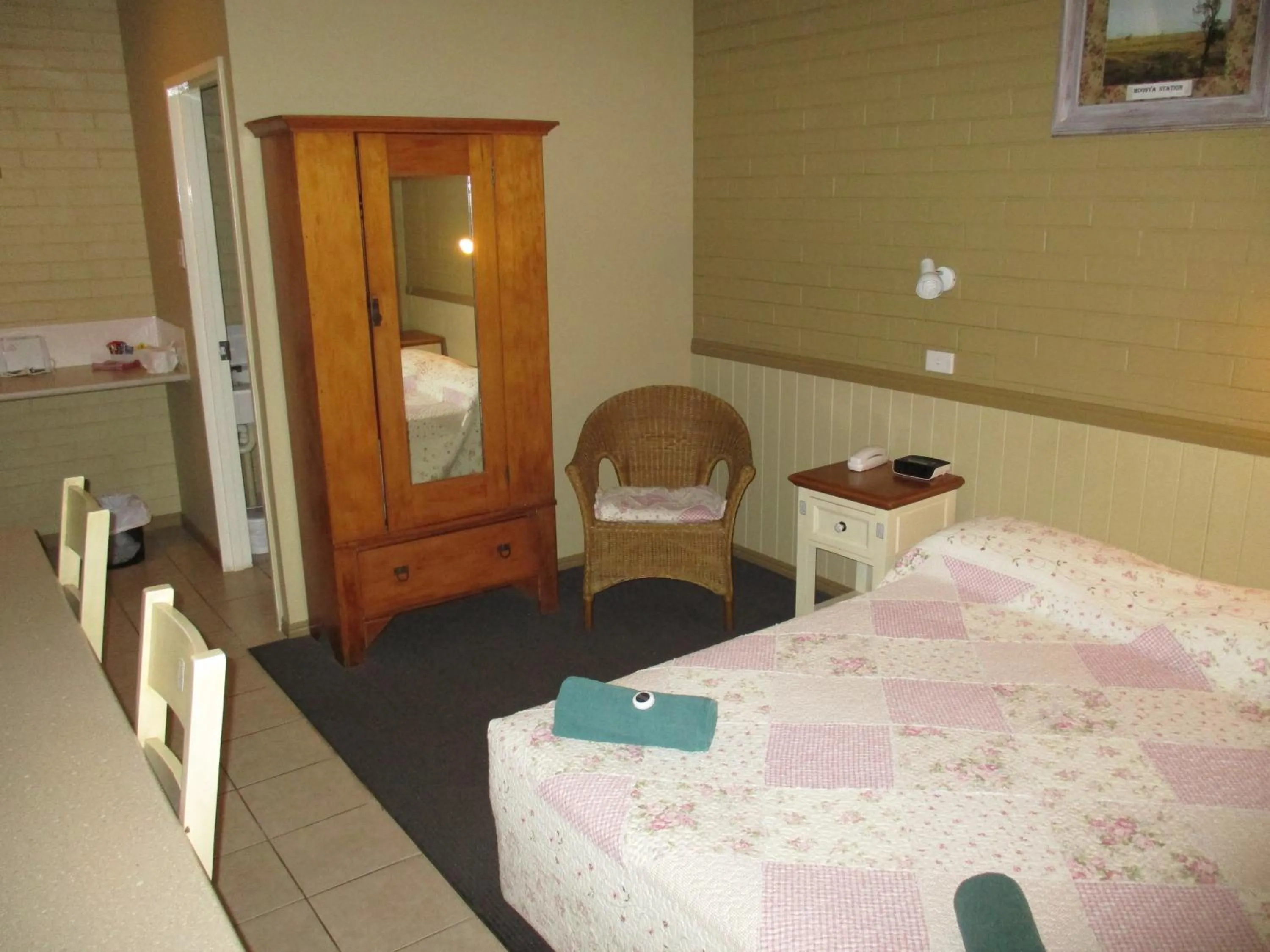 Bedroom, Bed in Barcaldine Country Motor Inn
