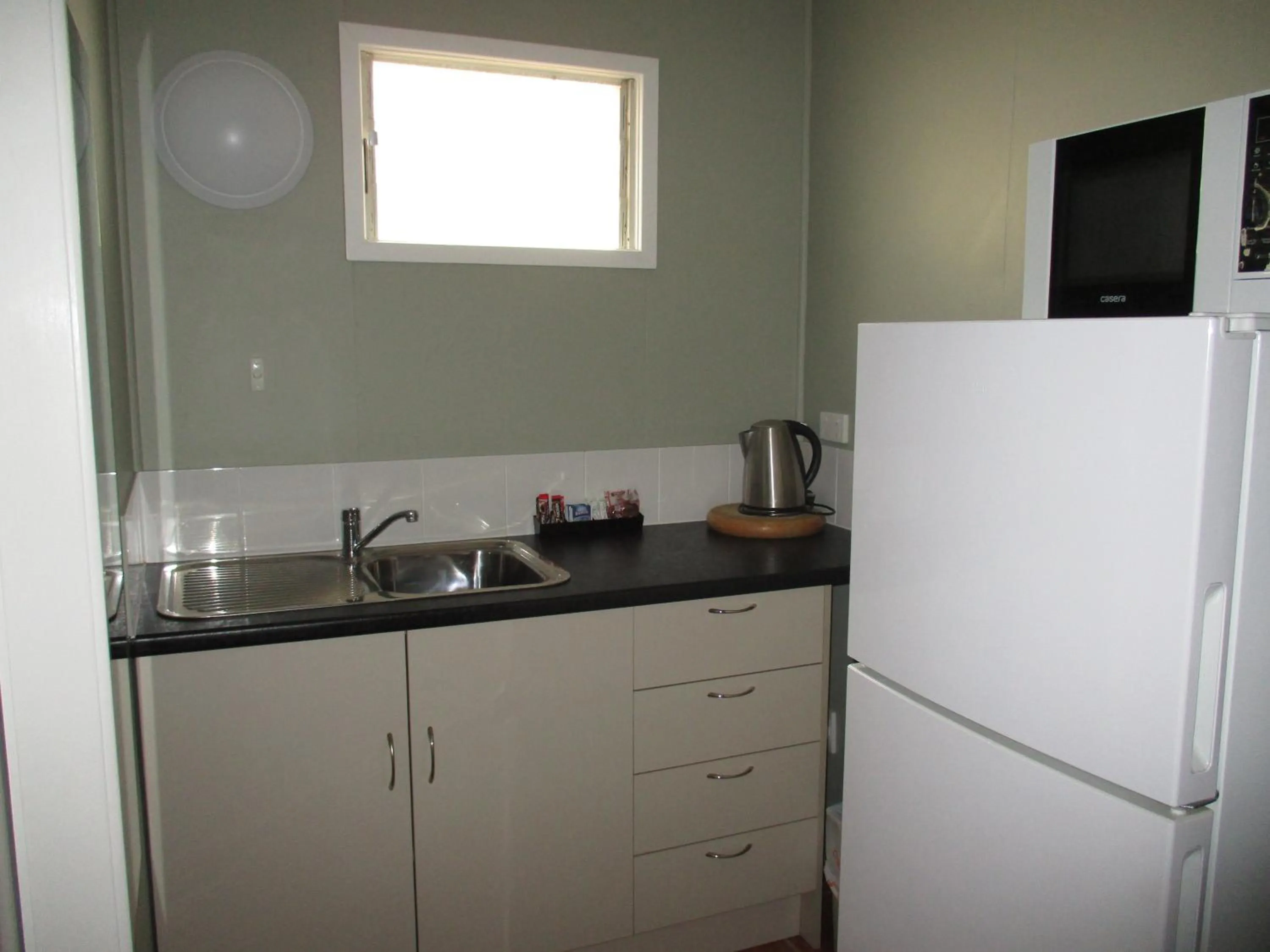 Kitchen or kitchenette in Barcaldine Country Motor Inn