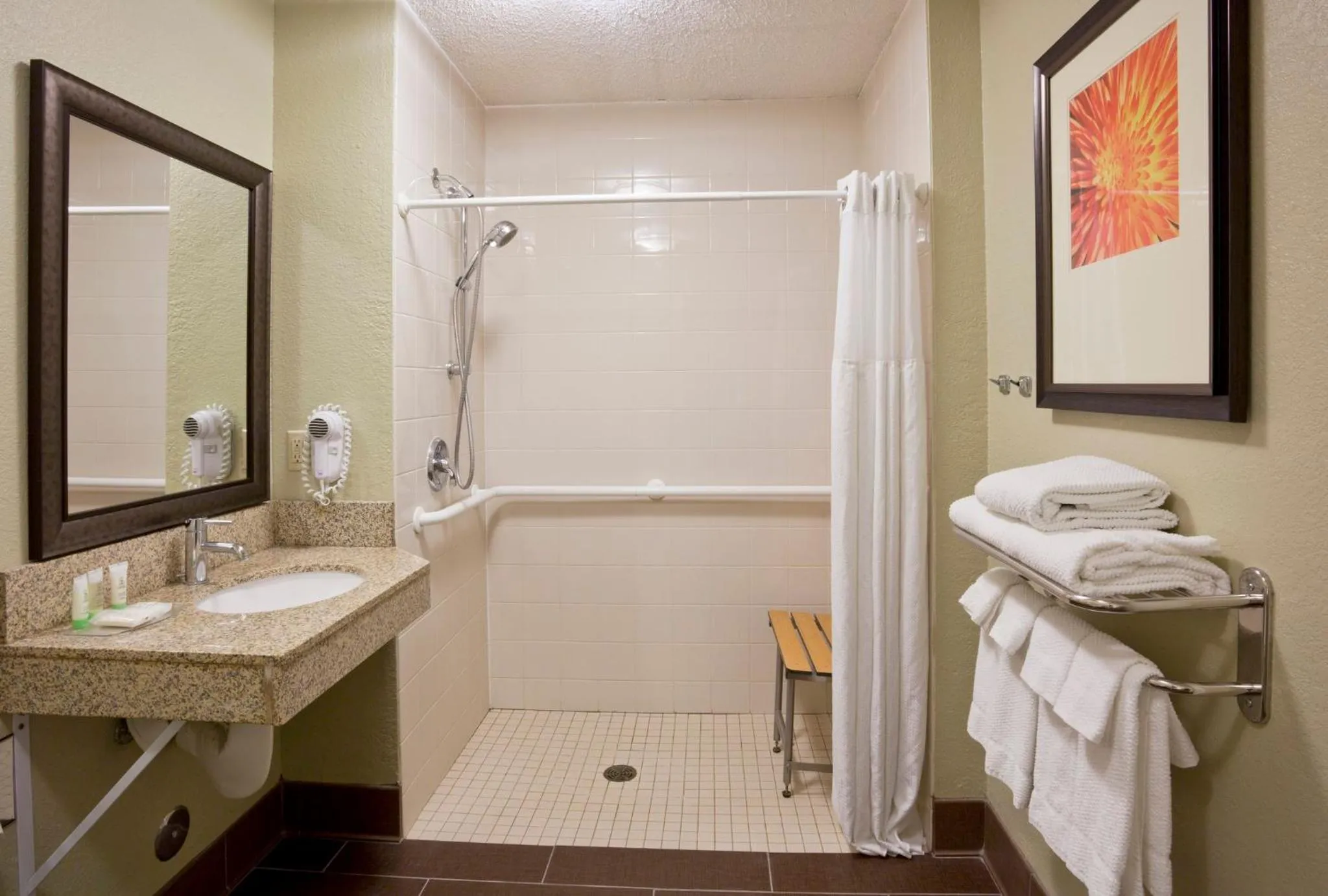 Bathroom, Bed in Candlewood Suites Eagan - Mall of America Area by IHG