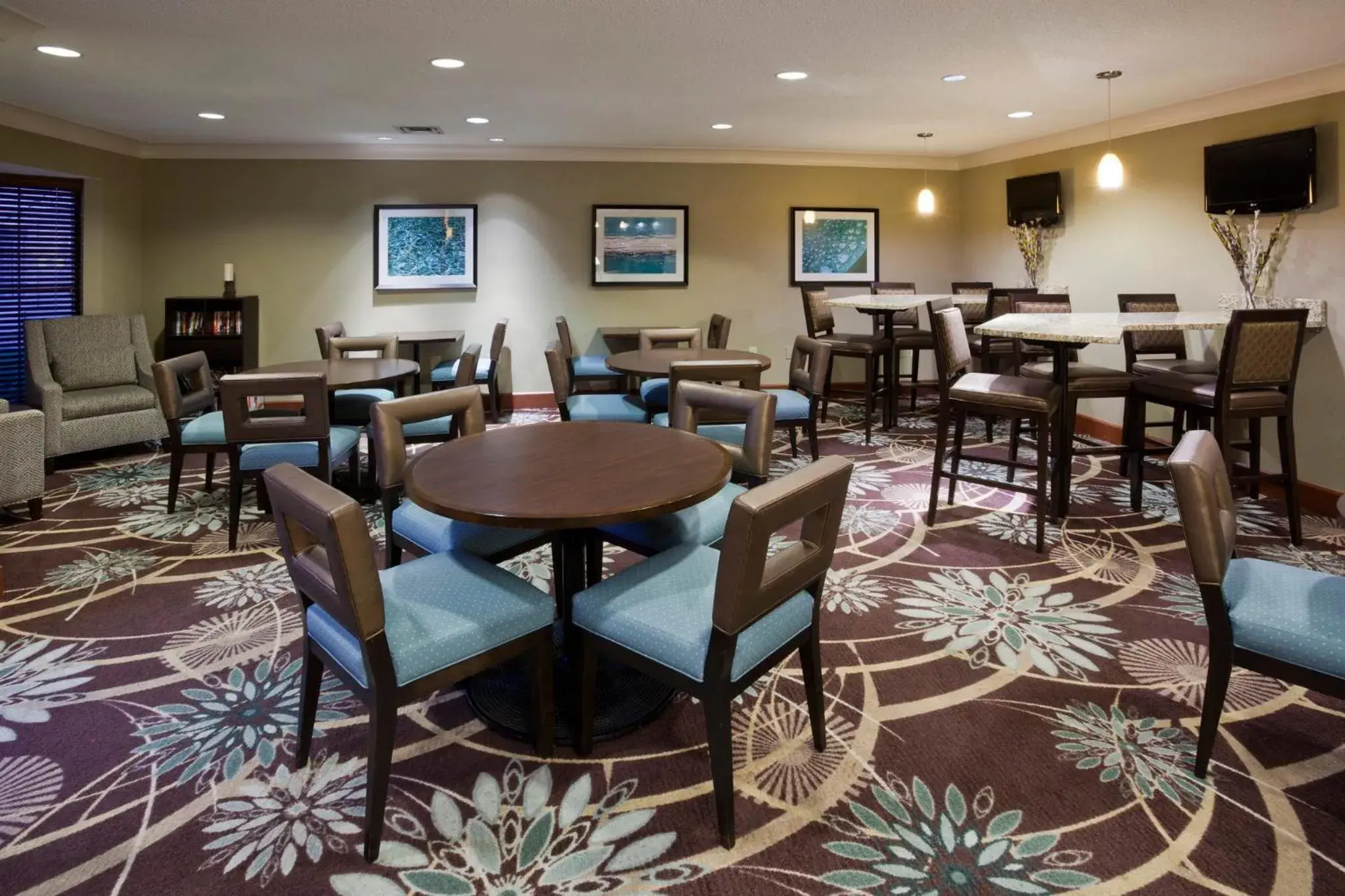 Restaurant/places to eat in Candlewood Suites Eagan - Mall of America Area by IHG Restaurant/places to eat in Candlewood Suites Eagan - Mall of America Area by IHG