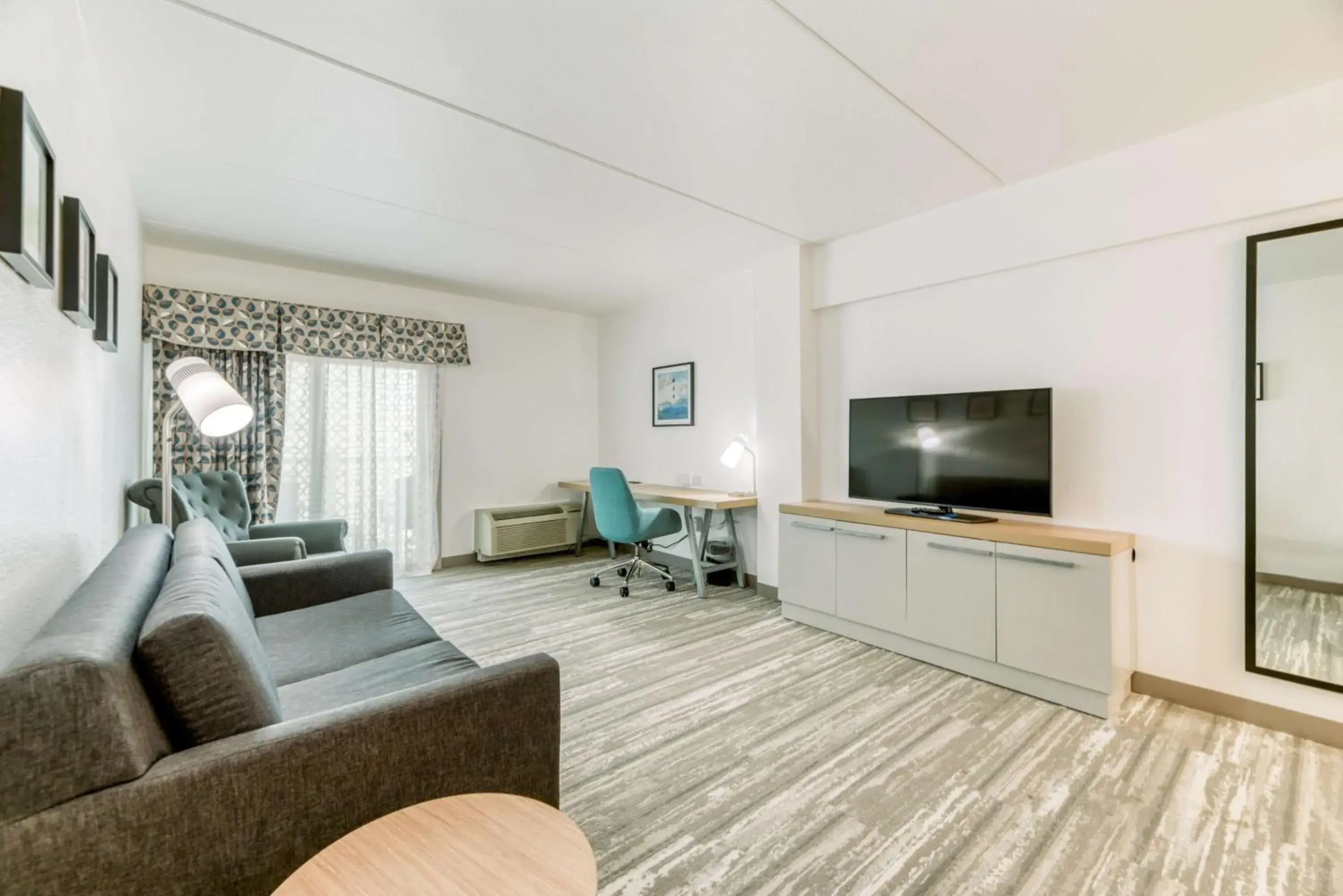 Living room in Hilton Garden Inn Outer Banks/Kitty Hawk Living room in Hilton Garden Inn Outer Banks/Kitty Hawk