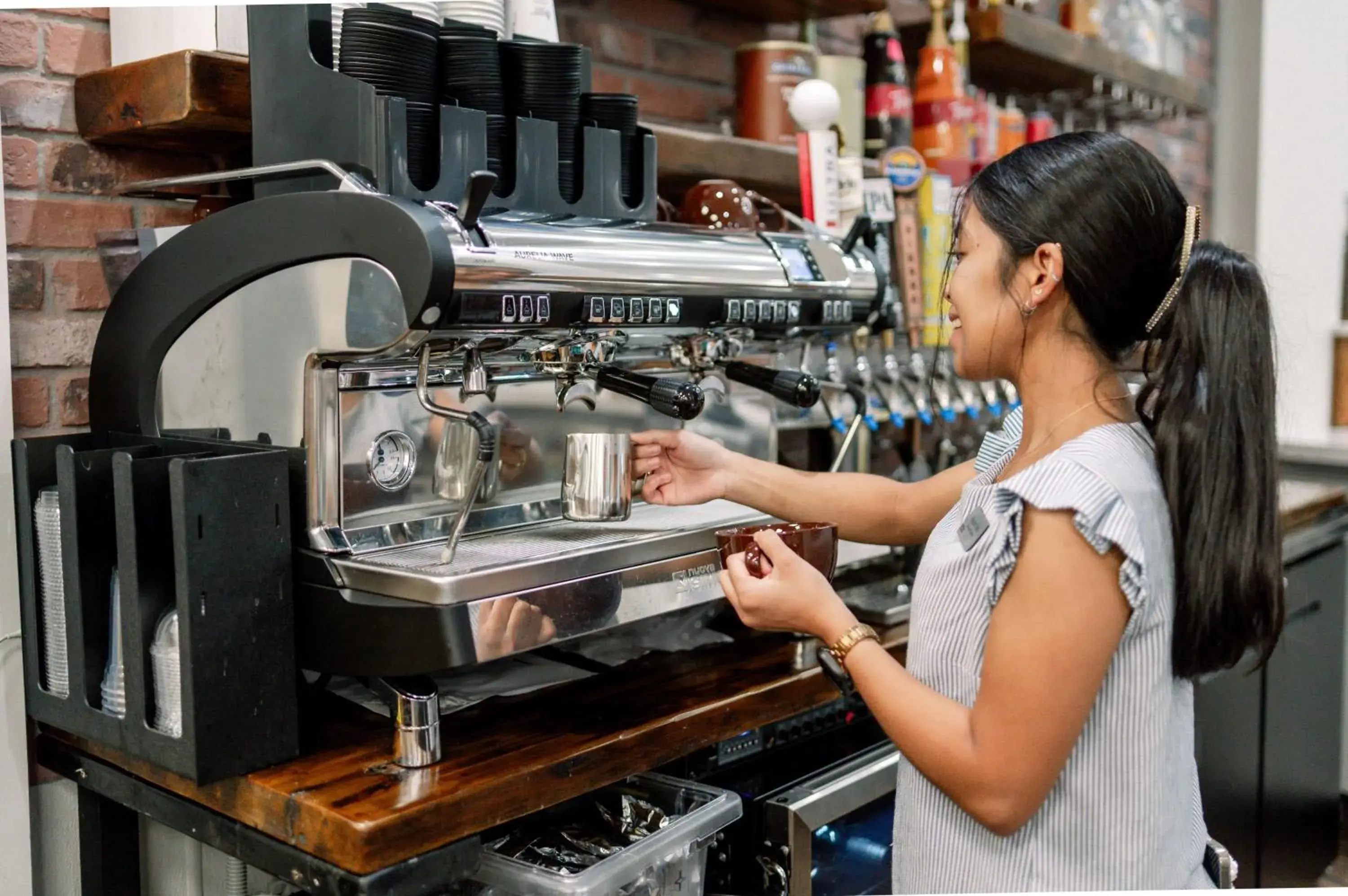 Lounge or bar in Hilton Garden Inn Outer Banks/Kitty Hawk Lounge or bar in Hilton Garden Inn Outer Banks/Kitty Hawk