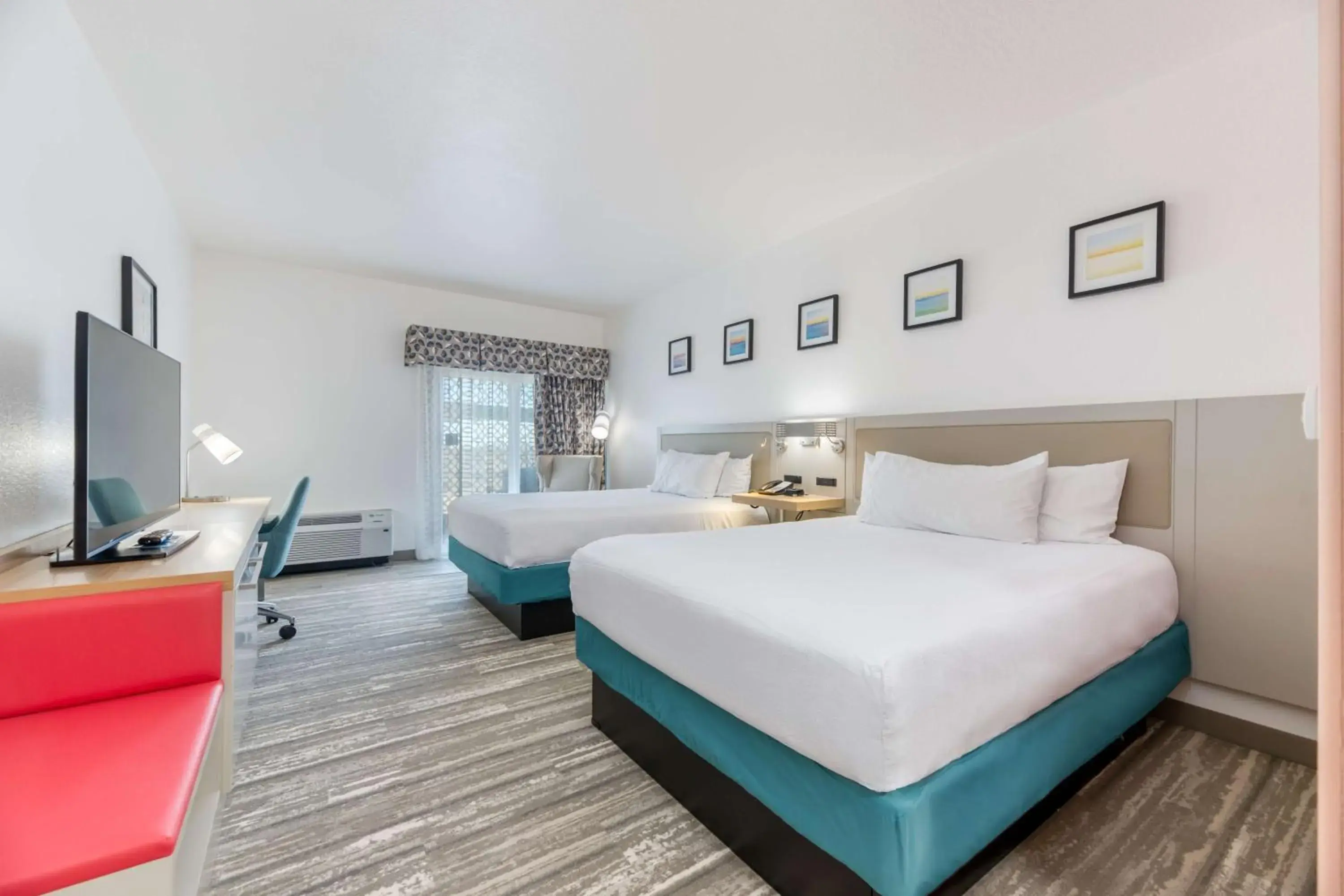 Bedroom, Bed in Hilton Garden Inn Outer Banks/Kitty Hawk Bedroom, Bed in Hilton Garden Inn Outer Banks/Kitty Hawk