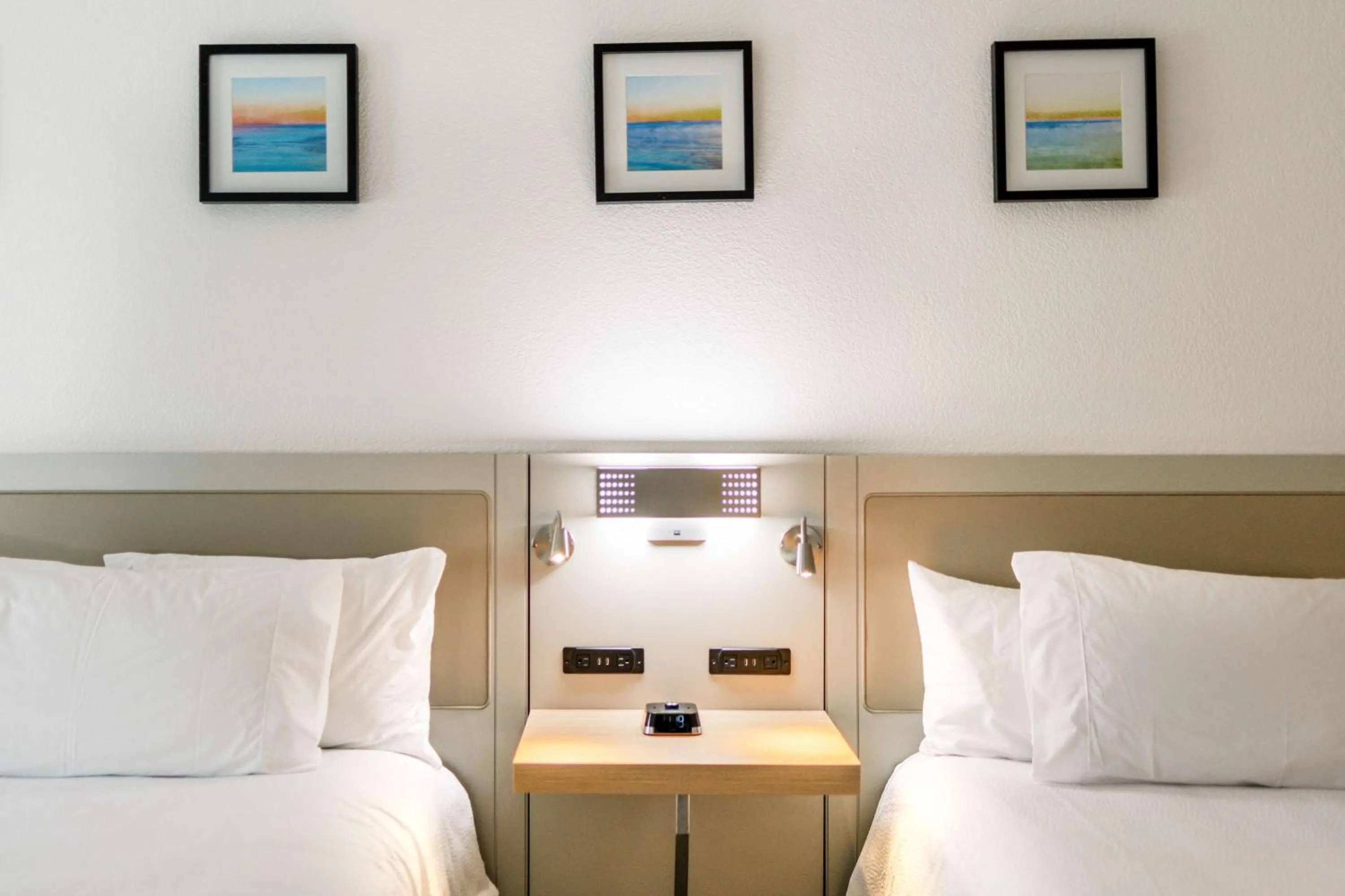 Photo of the whole room, Bed in Hilton Garden Inn Outer Banks/Kitty Hawk